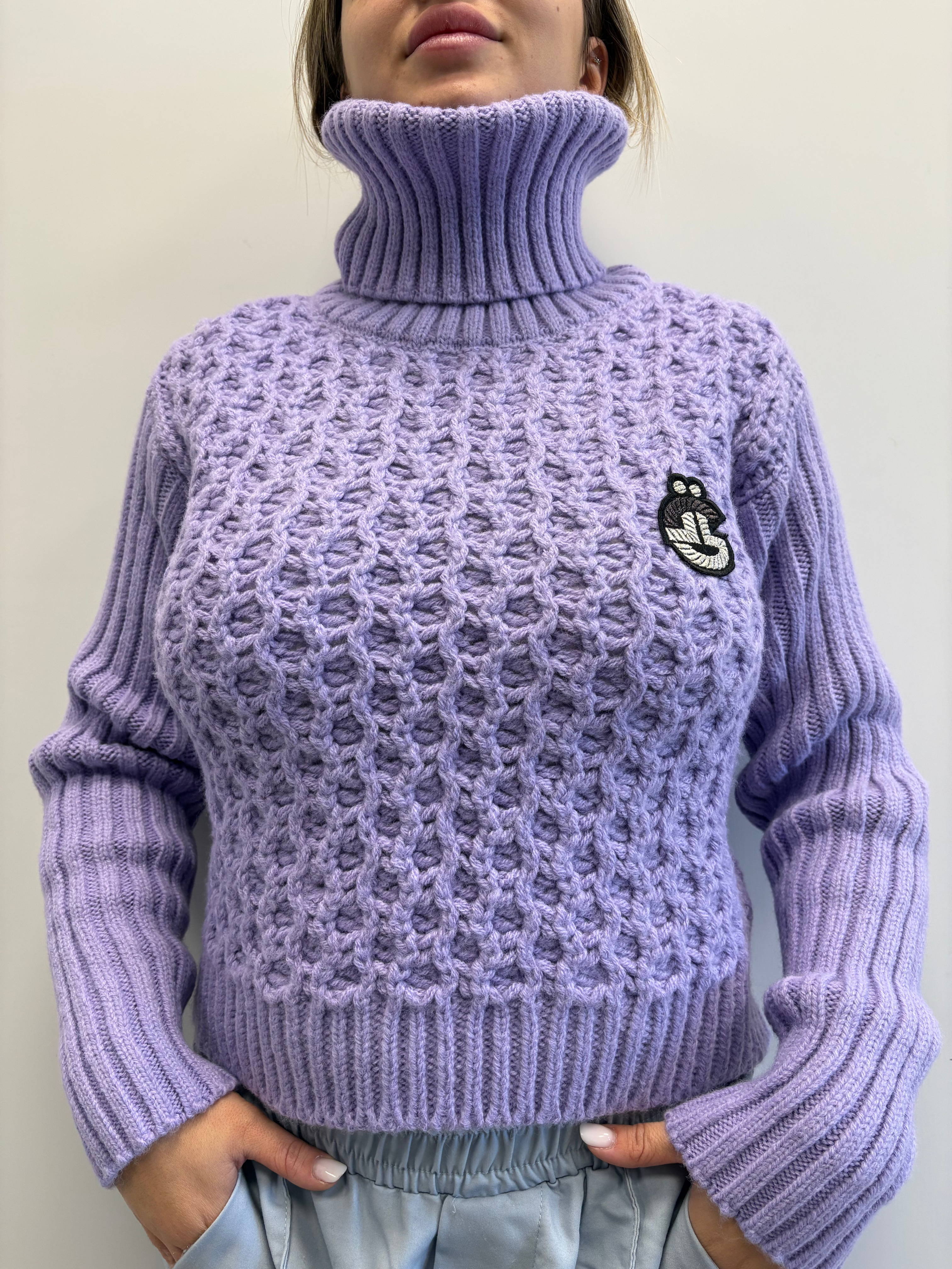 GAELLE PULLOVER CON COLLO ALTO E PATCH