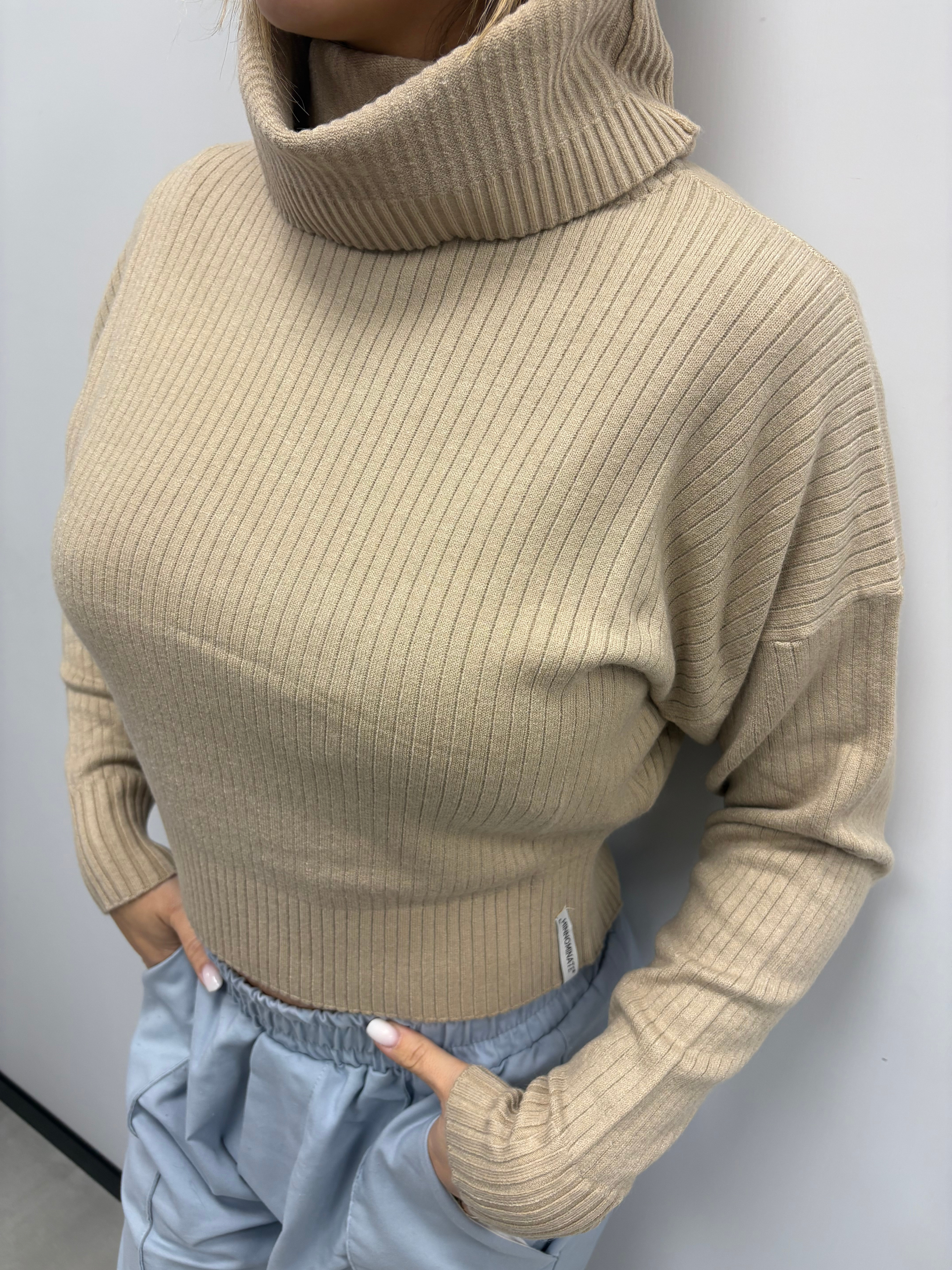 HINNOMINATE MAGLIONE COLLO ALTO A COSTINE