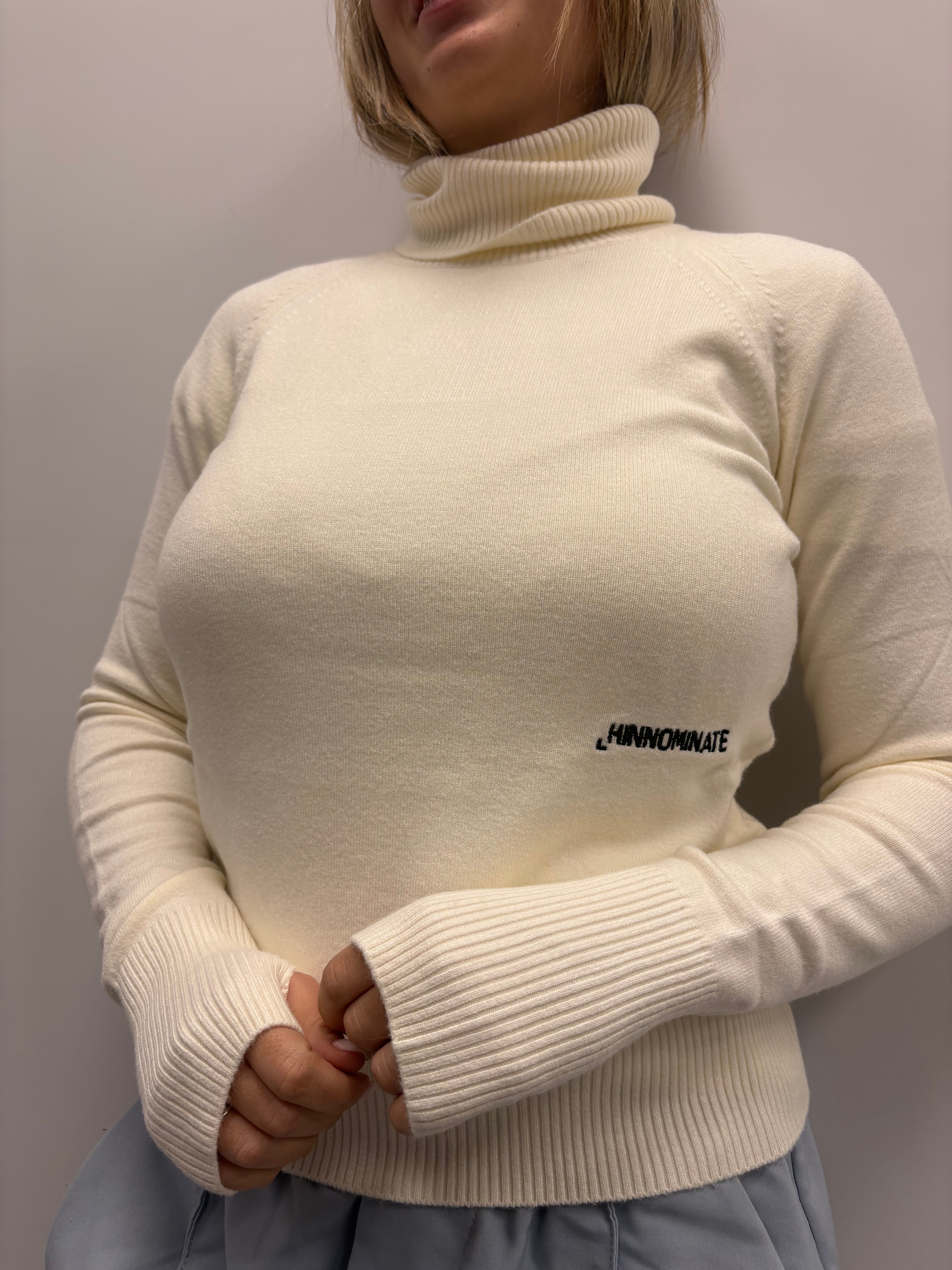 HINNOMINATE MAGLIONE COLLO ALTO BURRO