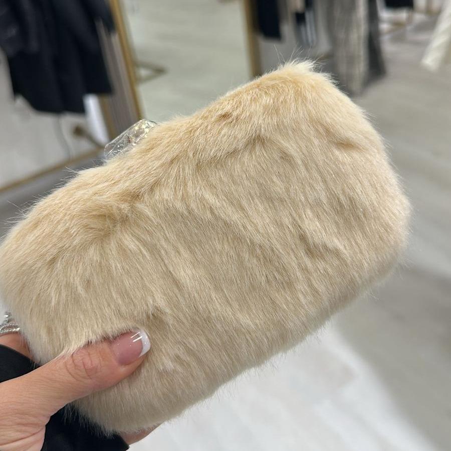 Pochette Guess Marciano in pelliccia beige