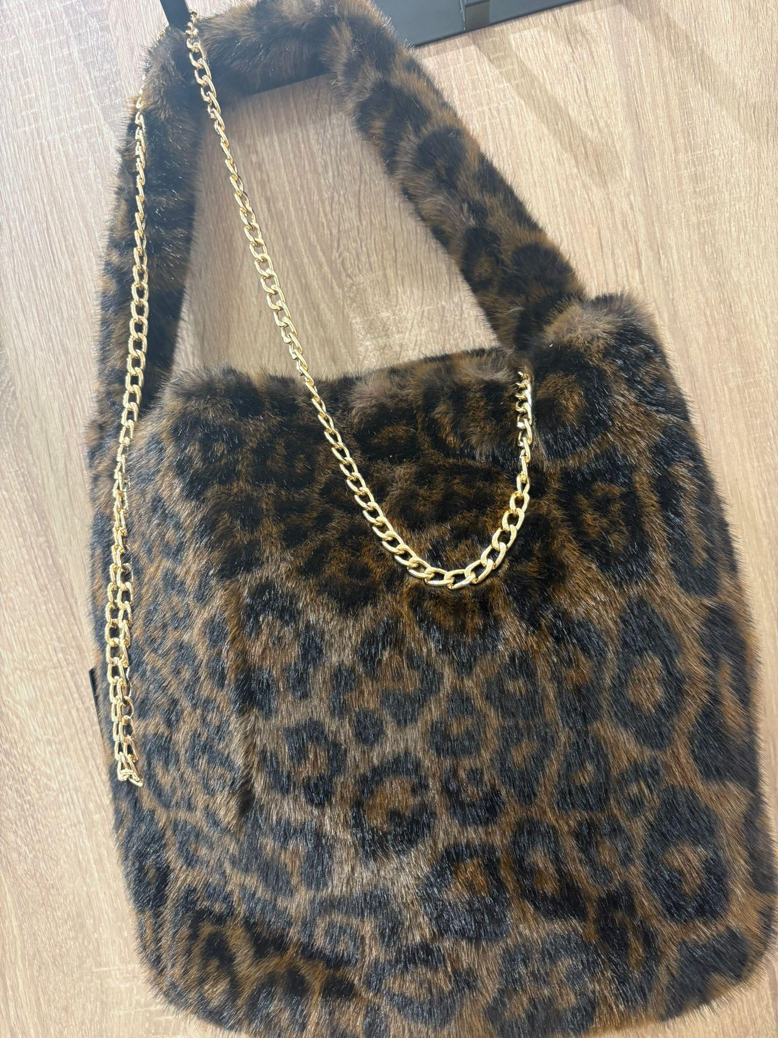 Borsa GK in pelliccia con manico in pelliccia e catena oro