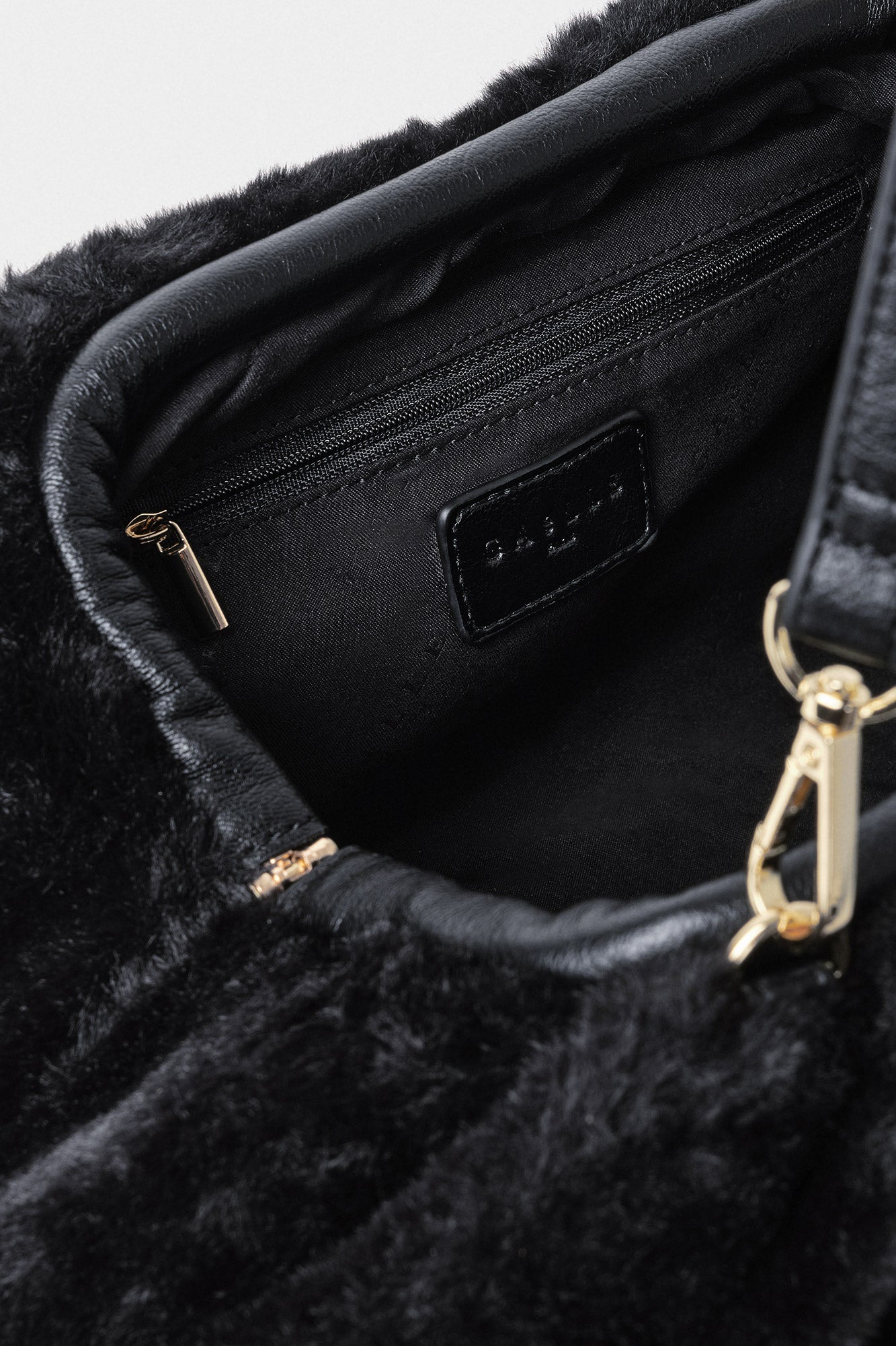 GAELLE POCHETTE NERA CON APPLICAZIONE SMALTATA