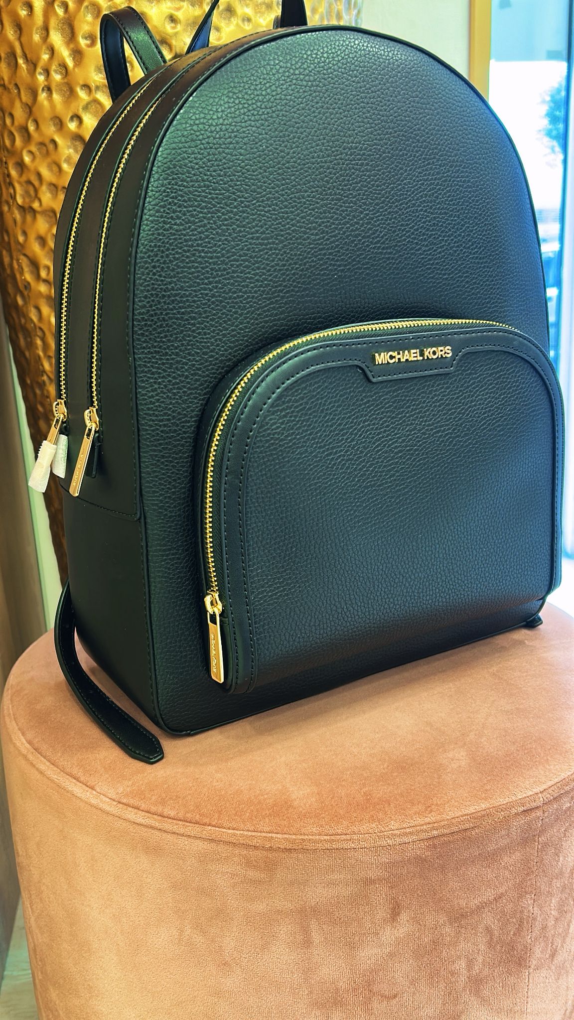 Zainetto Michael Kors con zip oro e logo in oro modello grande