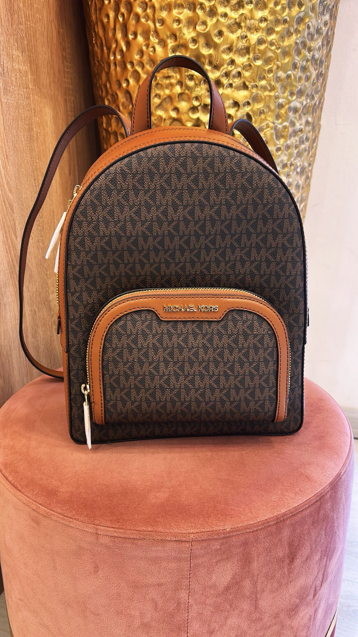 Zainetto Michael Kors con doppia zip oro e logo in oro