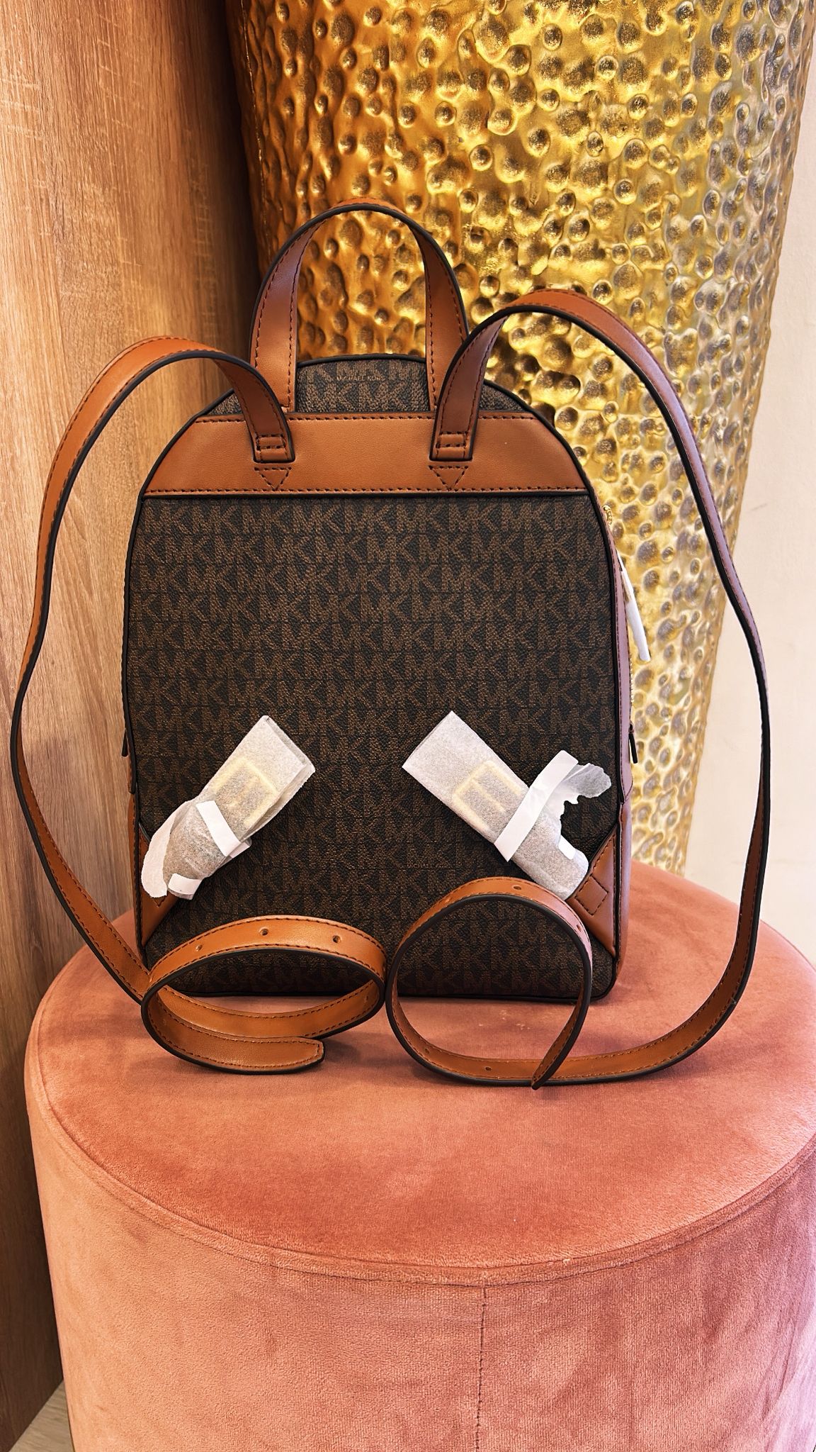 Zainetto Michael Kors con doppia zip oro e logo in oro