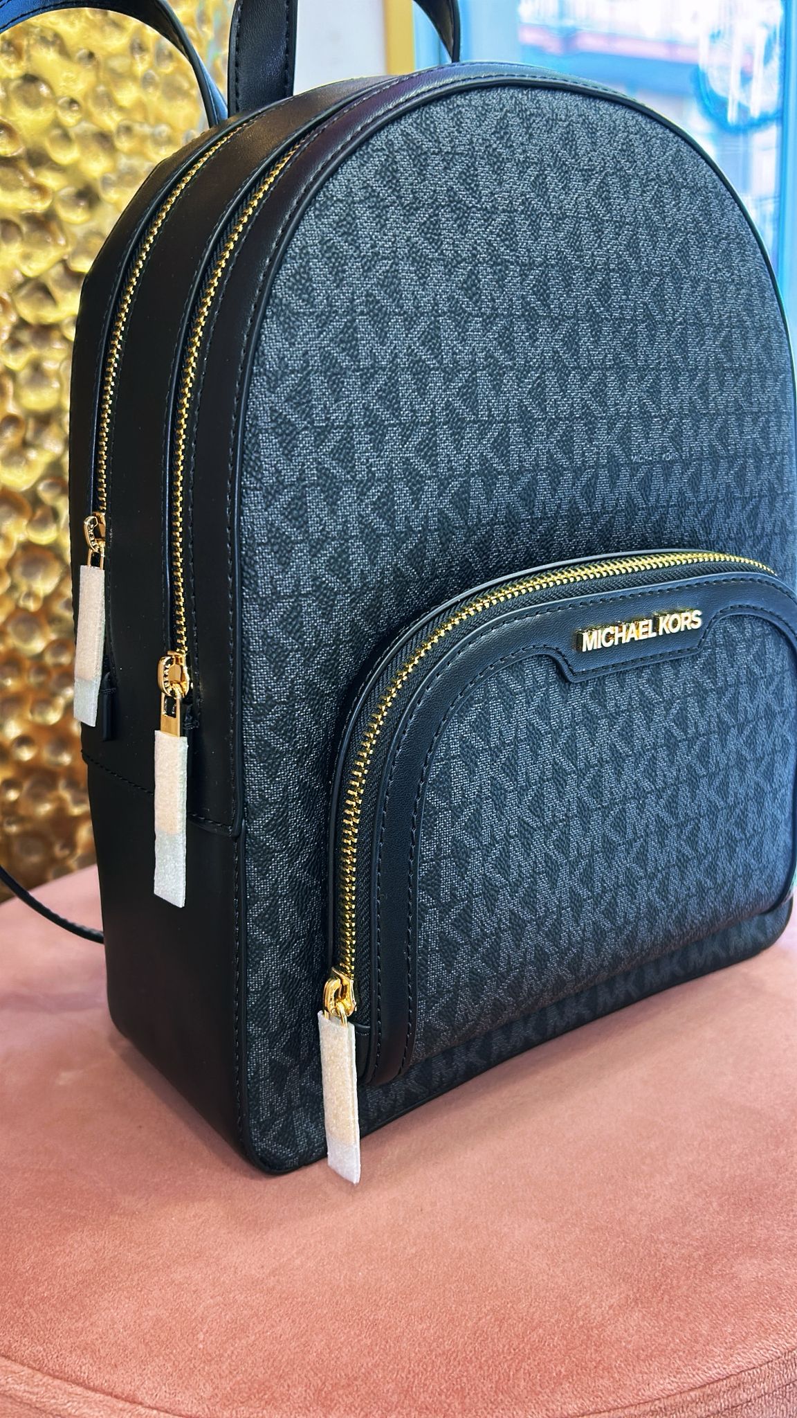Zainetto Michael Kors con doppia zip oro e logo in oro