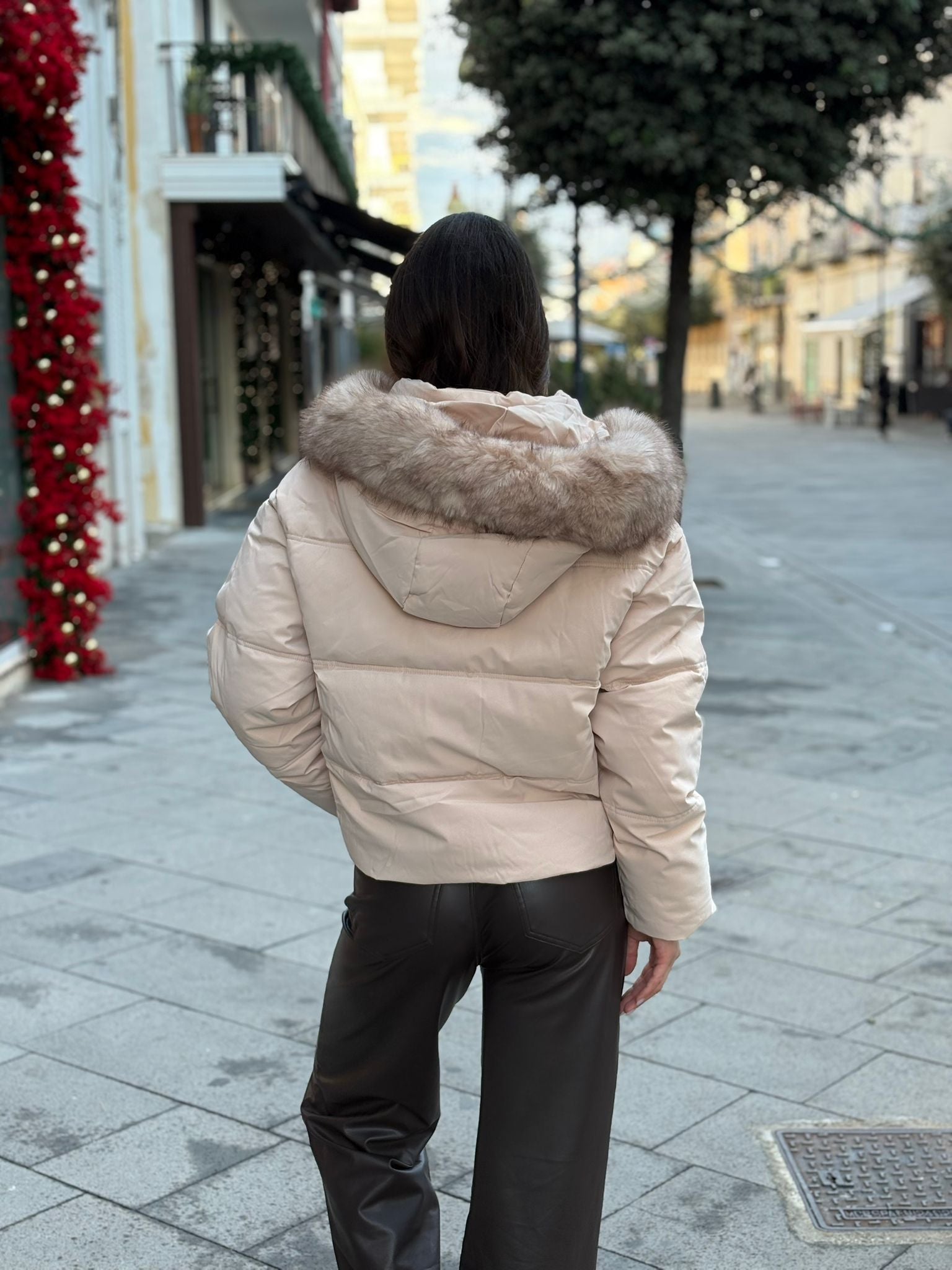 Piumino Flammode corto con cappuccio in pelliccia