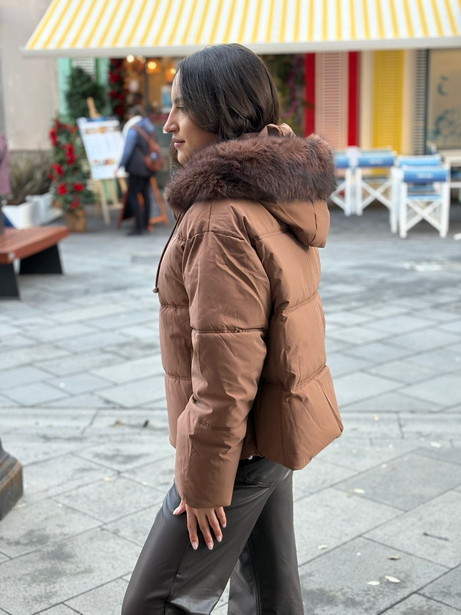 Piumino Flammode corto con cappuccio in pelliccia