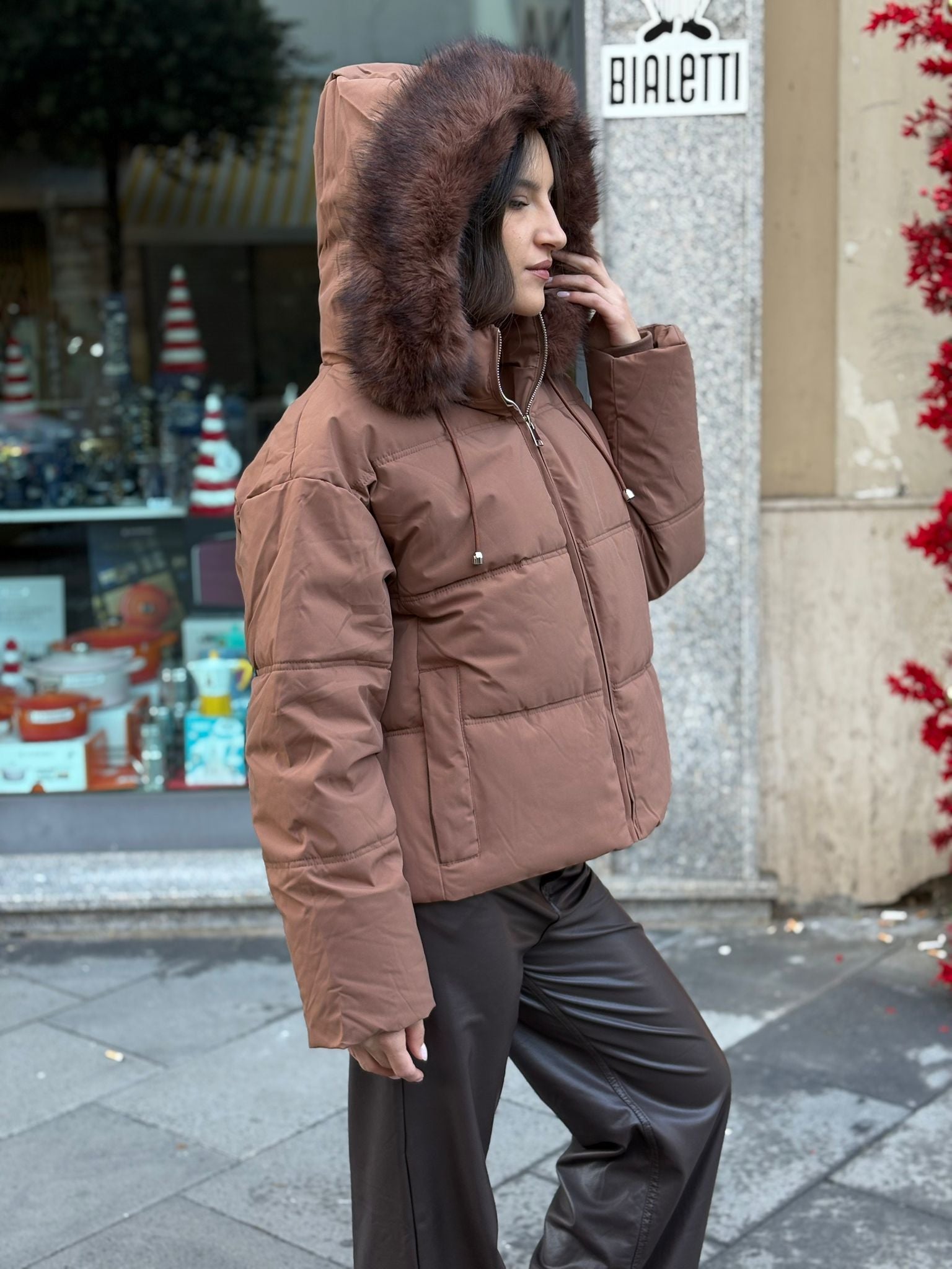 Piumino Flammode corto con cappuccio in pelliccia