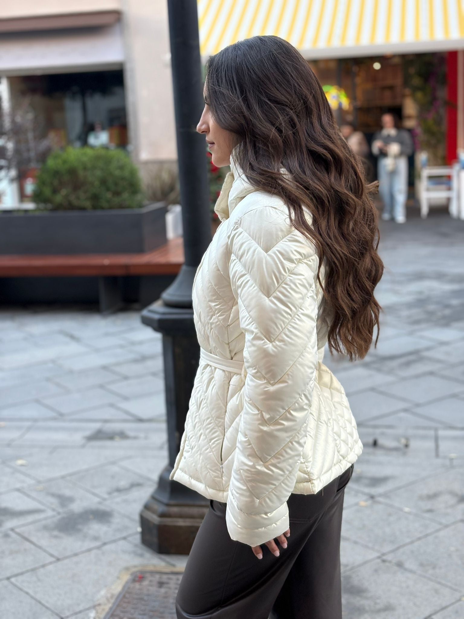 Piumino Romeo Gigli Bianco Corto con Cintura