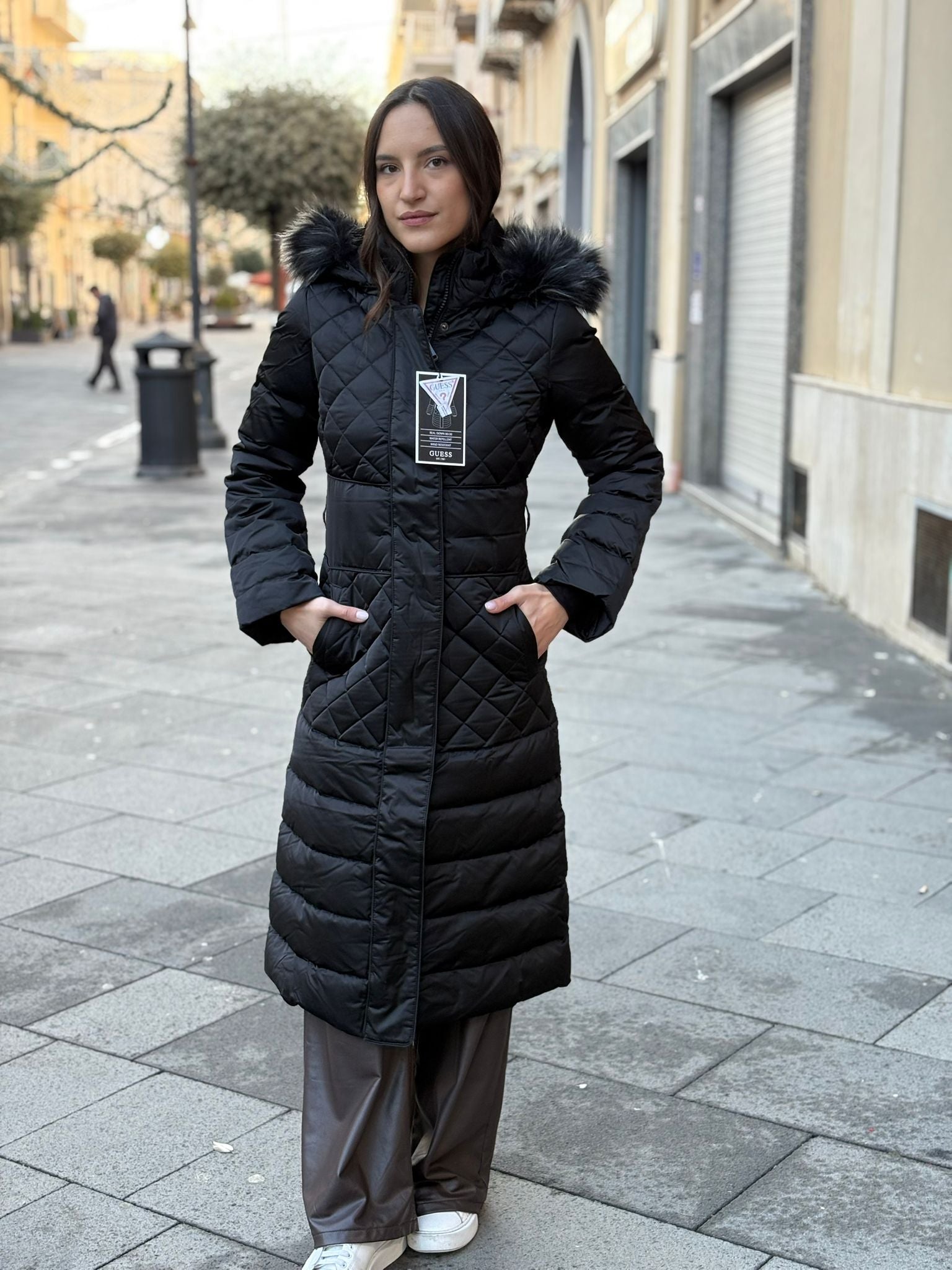 Piumino lungo Guess con cappuccio e pelliccia