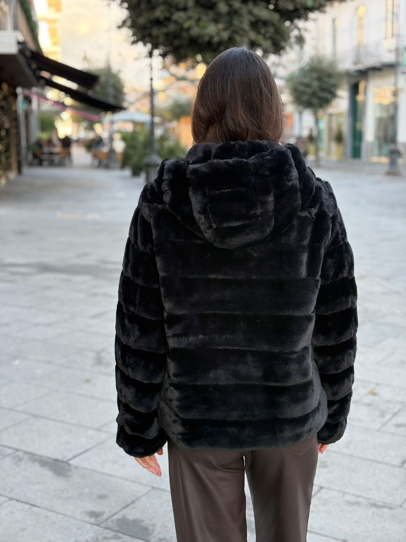 Pelliccia Romeo Gigli con zip e cappuccio corta