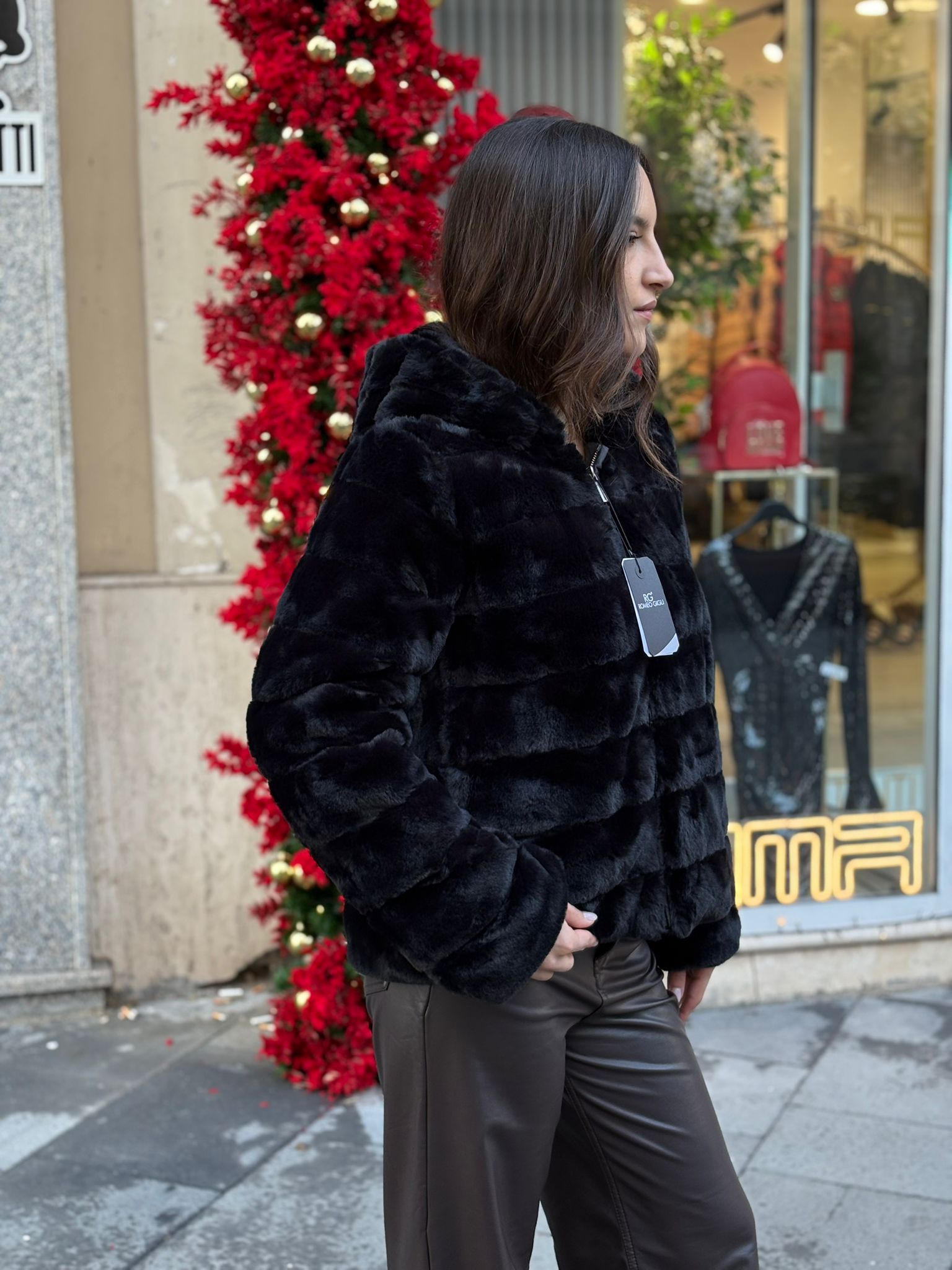 Pelliccia Romeo Gigli con zip e cappuccio corta