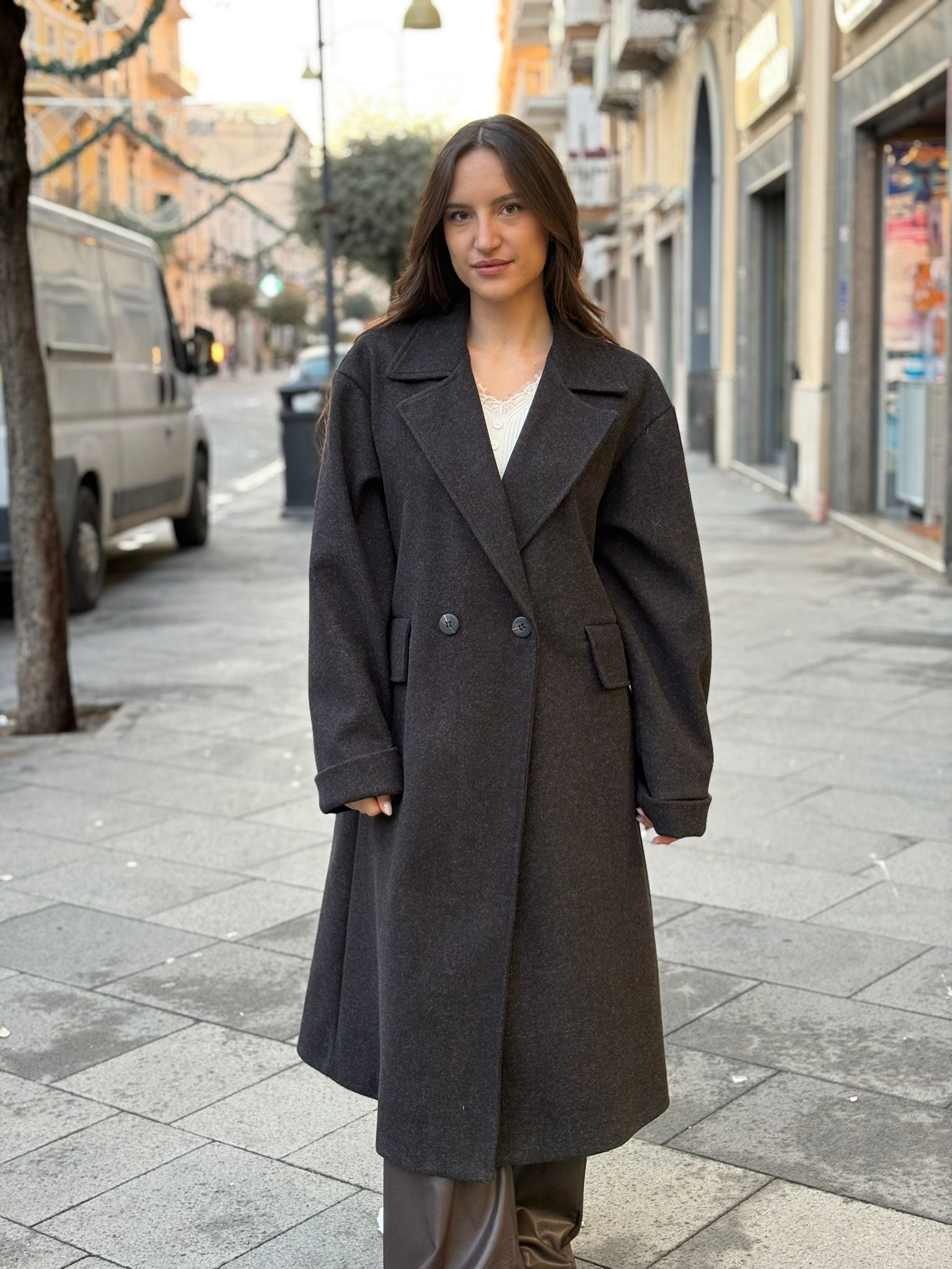 Cappotto Blooma over modello lungo con tasche e risvolti sulle maniche