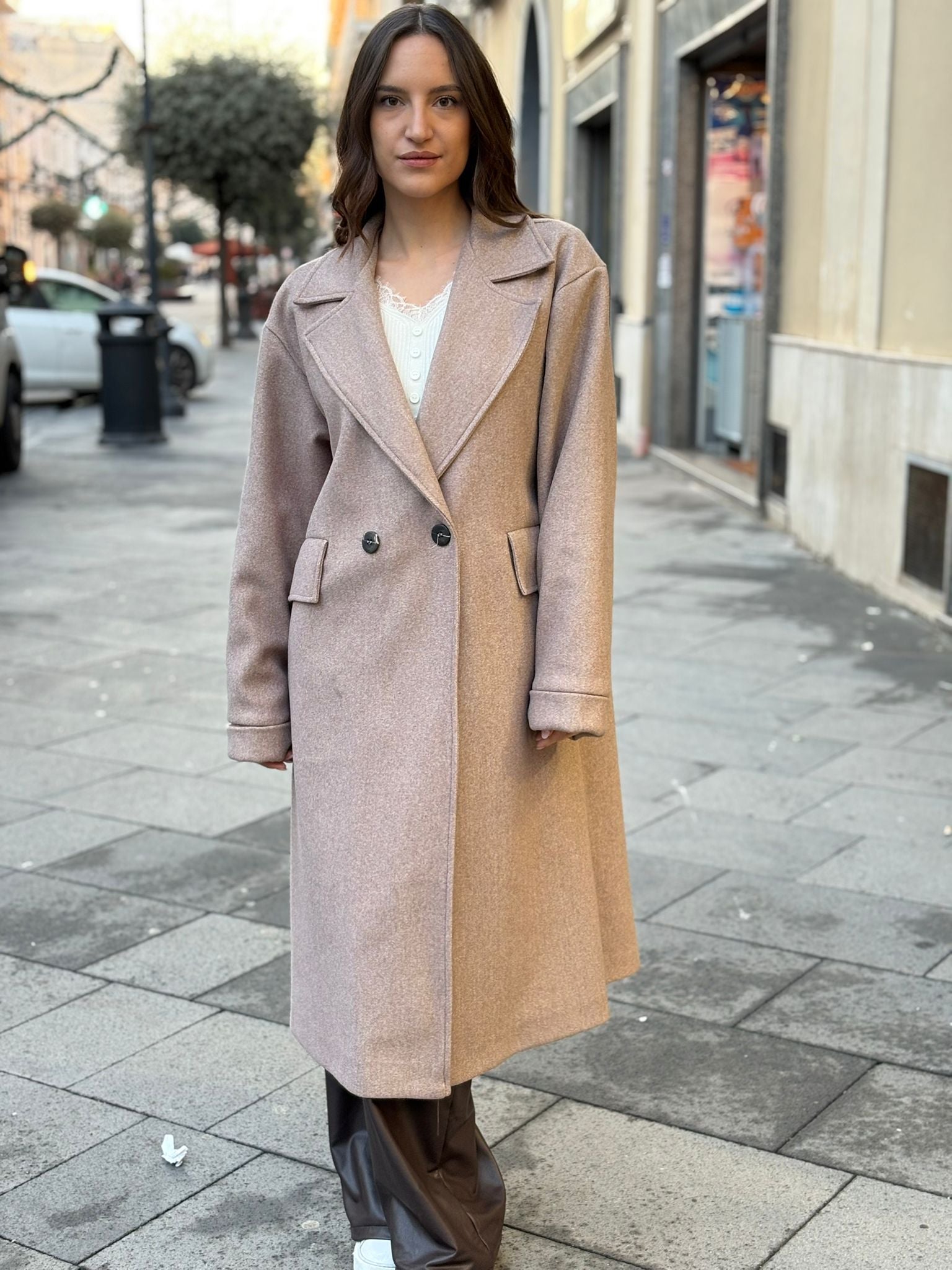 Cappotto Blooma over modello lungo con tasche e risvolti sulle maniche