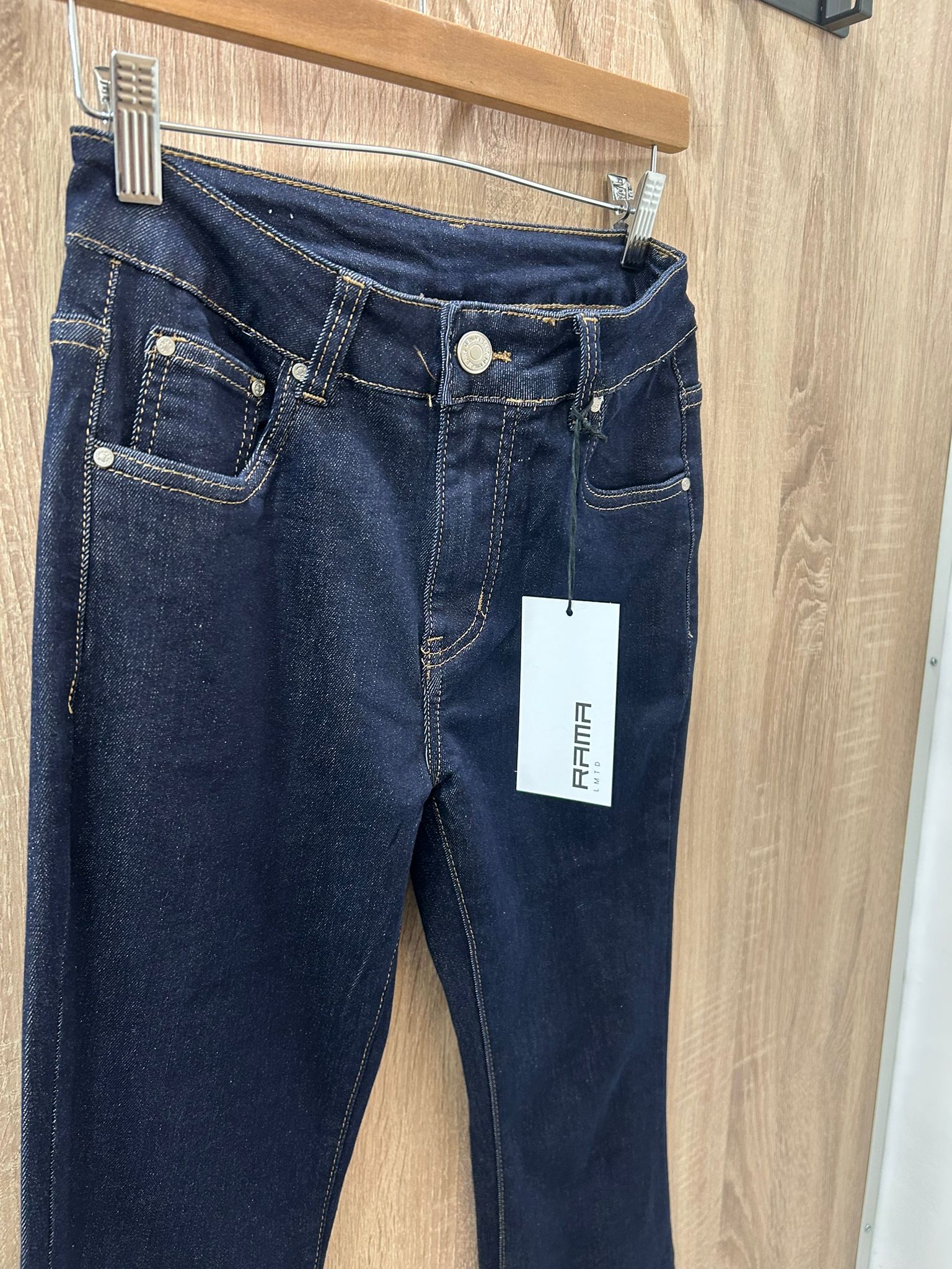 Jeans Rama lavaggio scuro modello a zampa