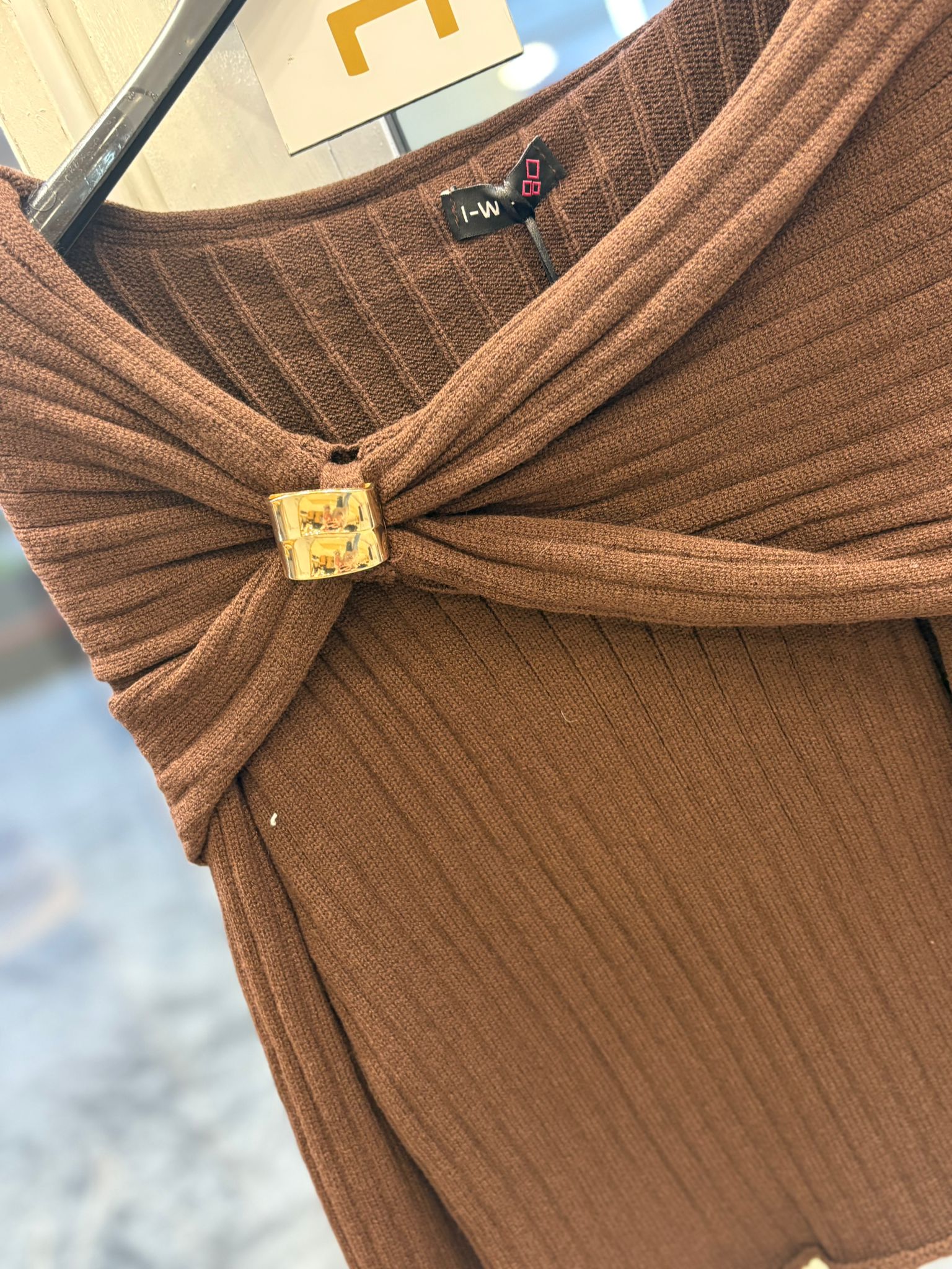 Maglia Fashion a costine scollaura importante