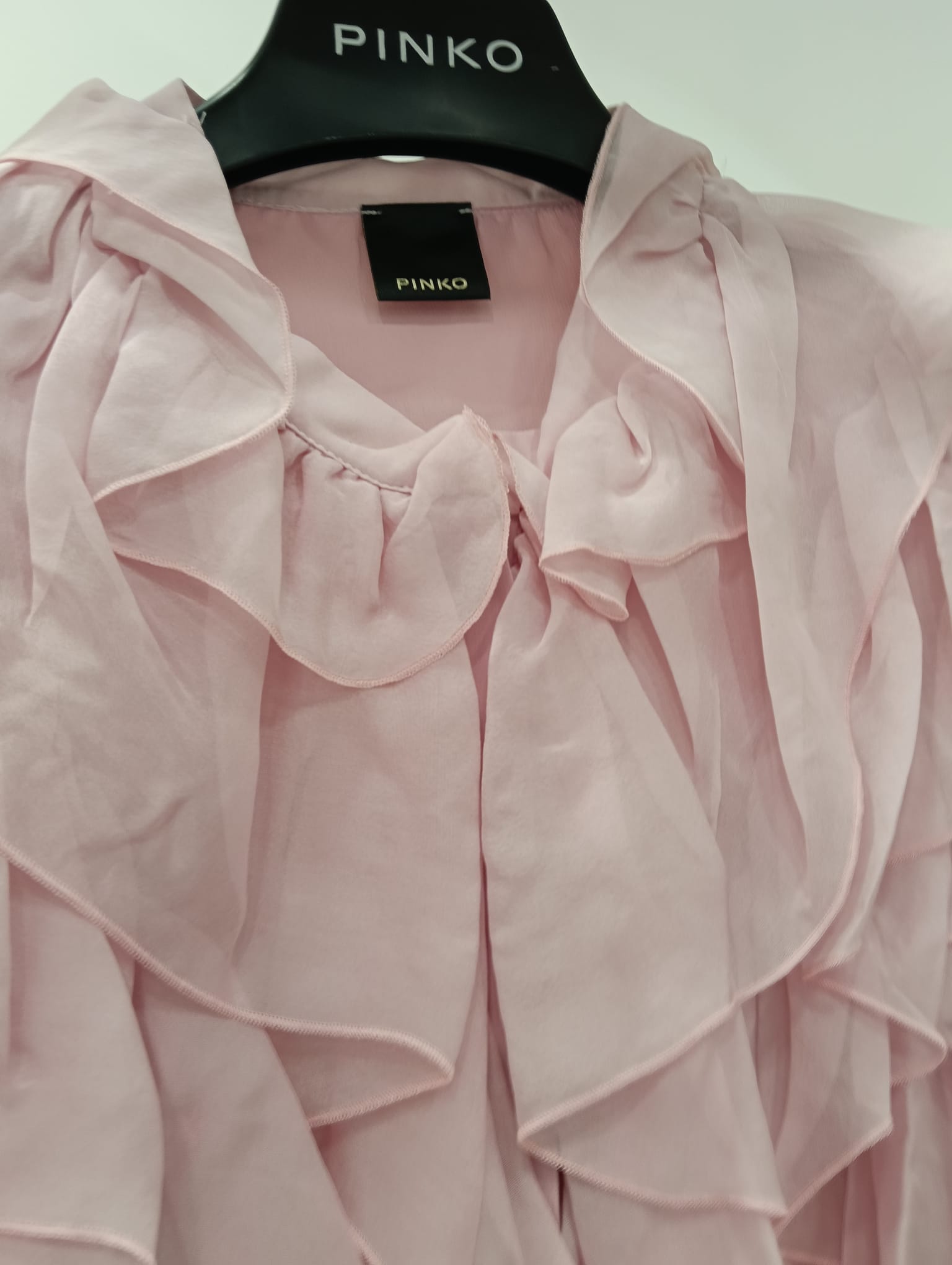 Camicia Pinko elegante con rouche