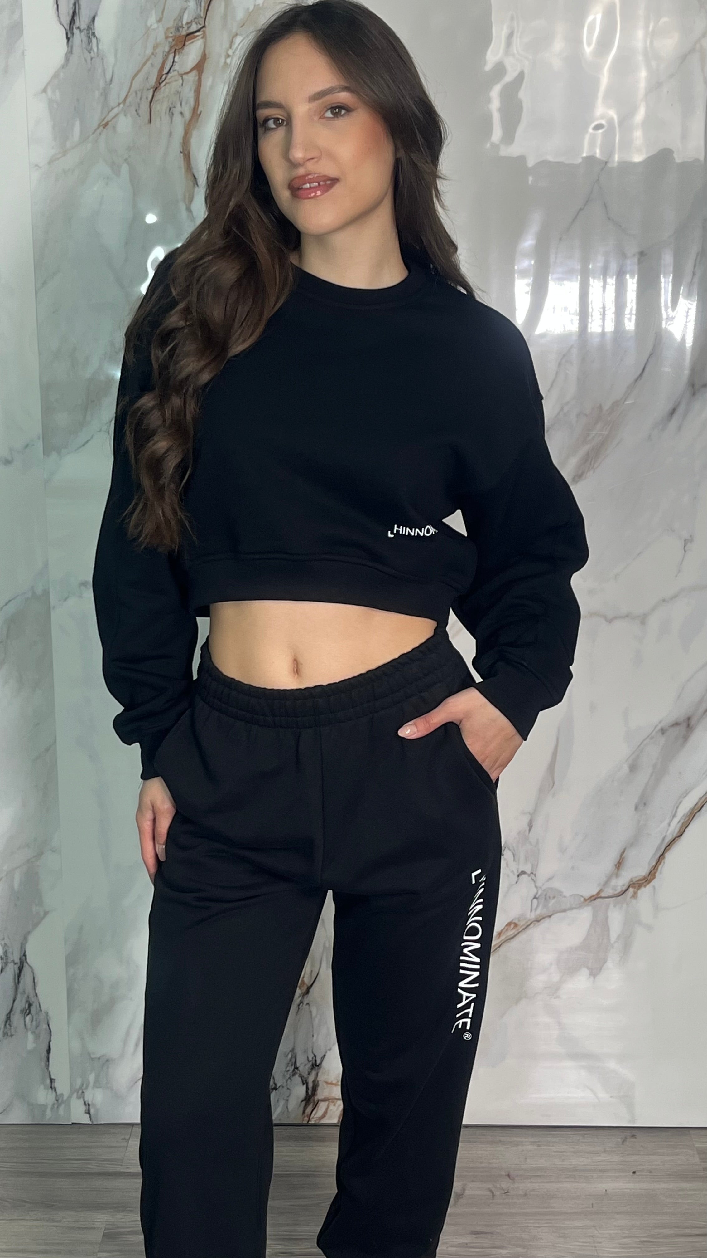 HINNOMINATE Completo tuta con felpa crop e pantalone