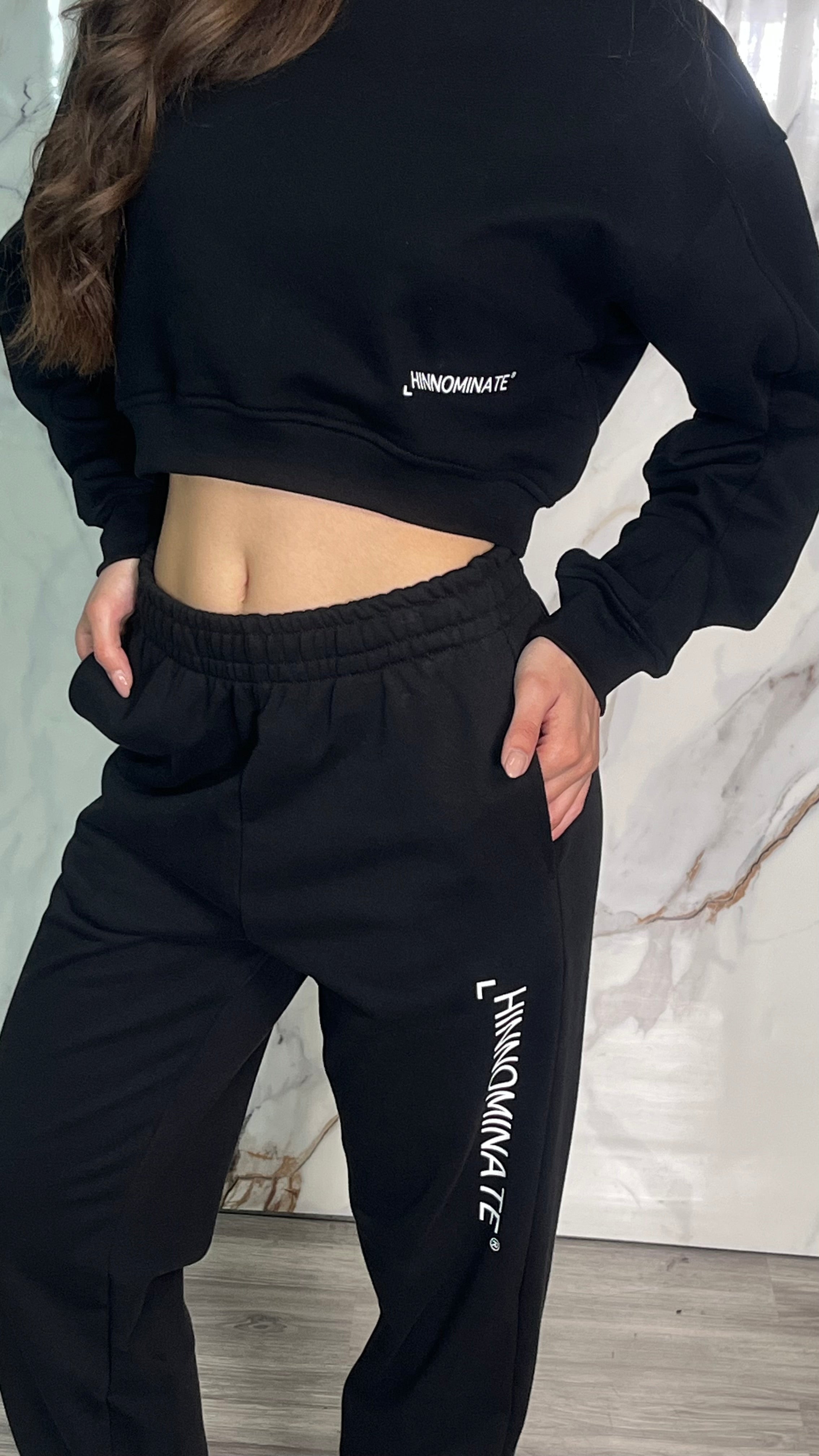 HINNOMINATE Completo tuta con felpa crop e pantalone