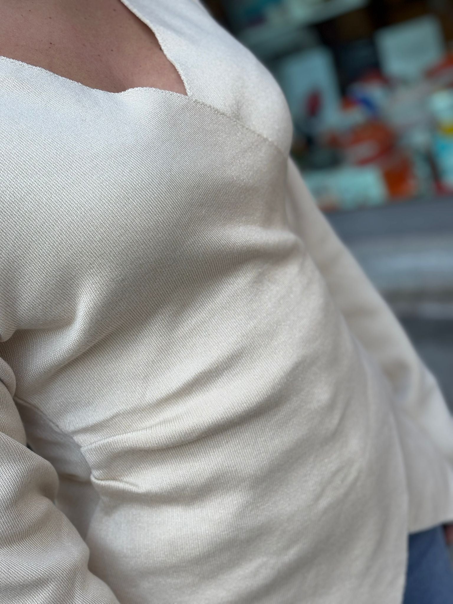 Maglietta Flammode ad incrocio con dettaglio spilla