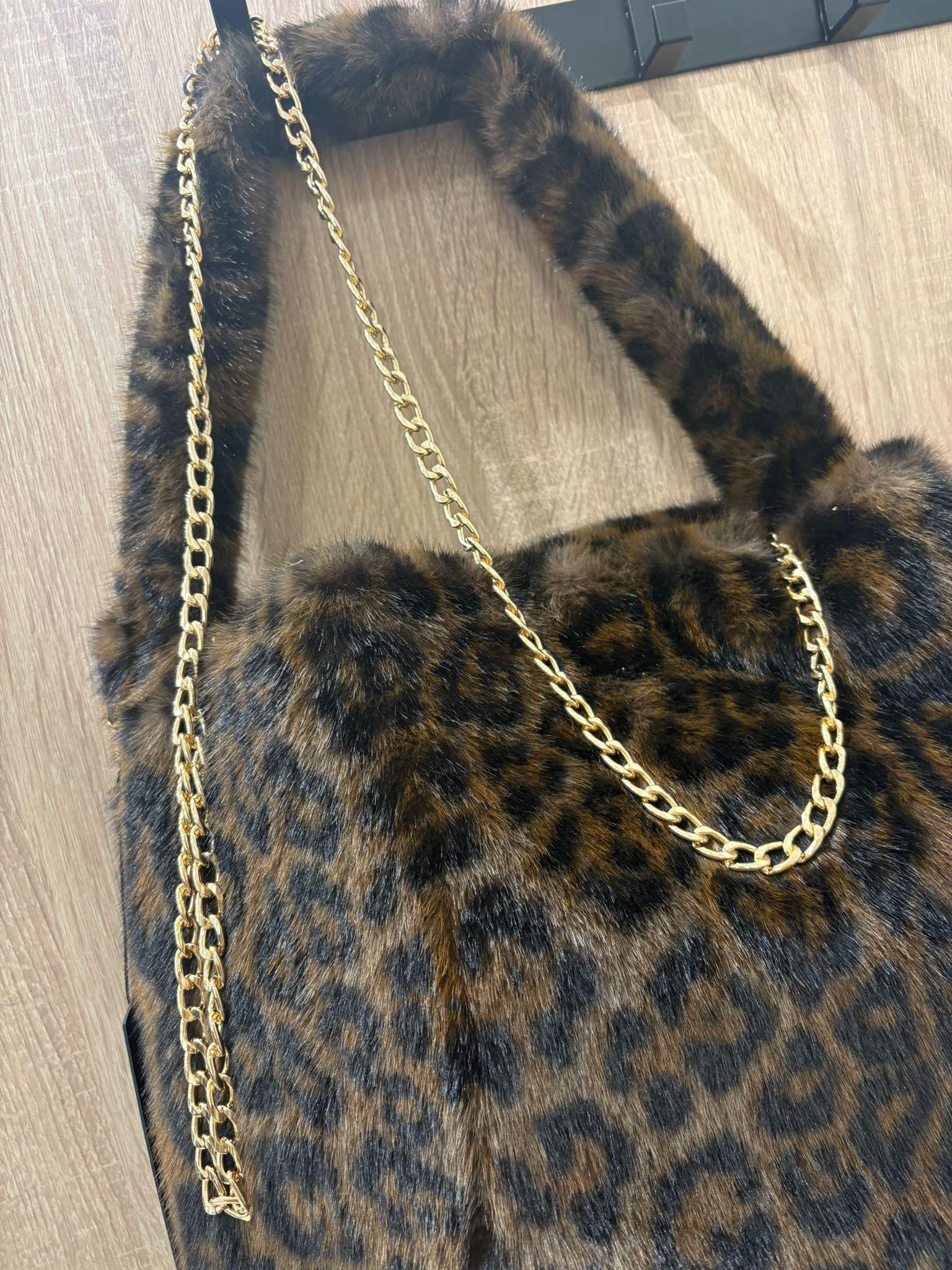 Borsa GK in pelliccia con manico in pelliccia e catena oro