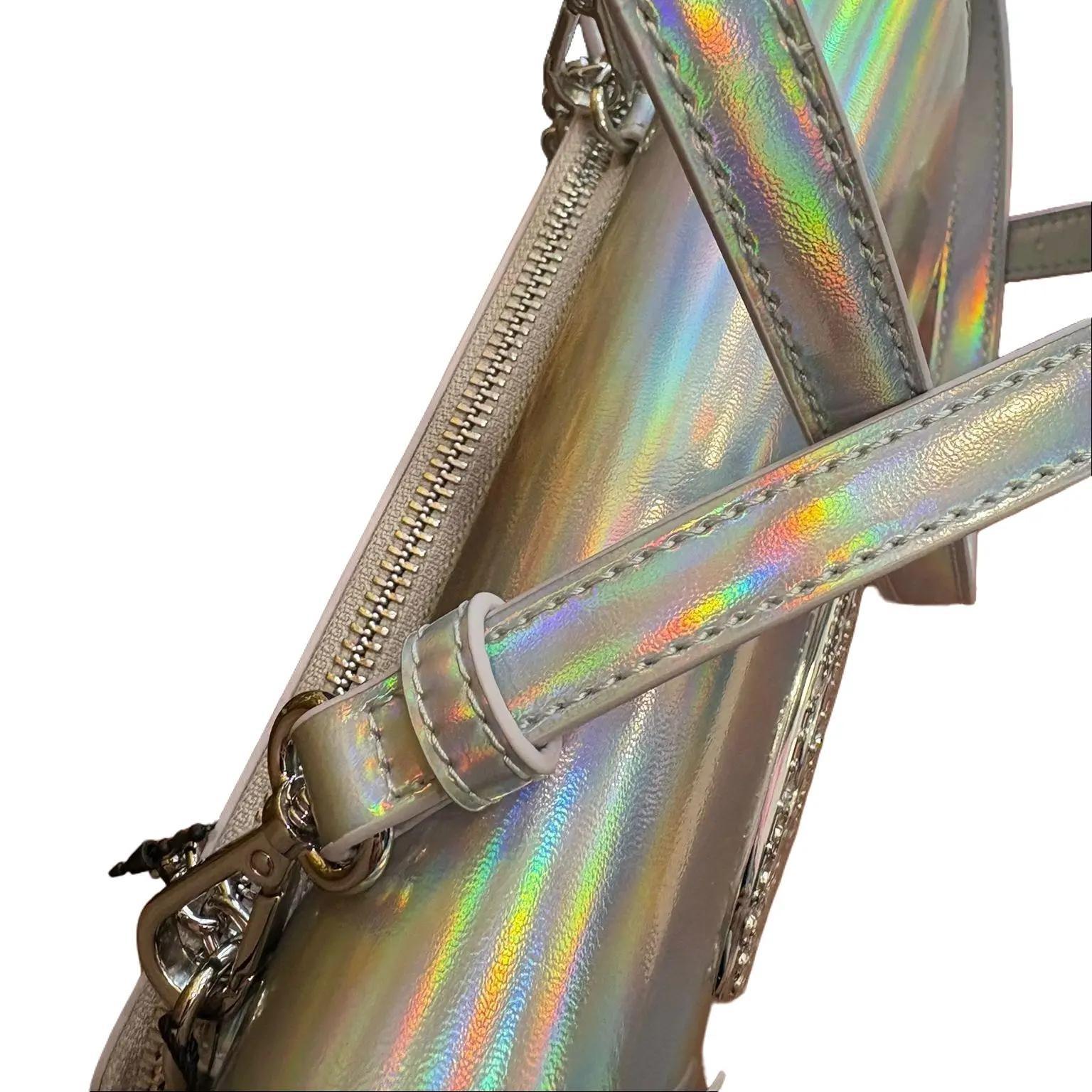 Borsa Love Moschino lucida con logo prezioso in argento