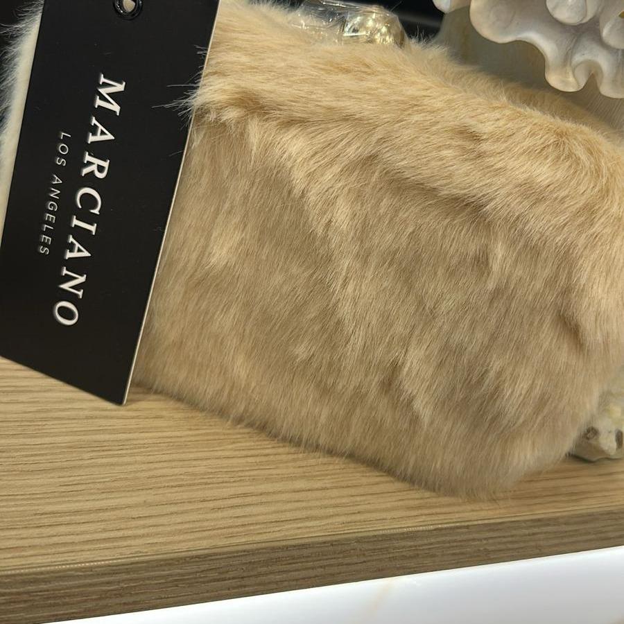 Pochette Guess Marciano in pelliccia beige