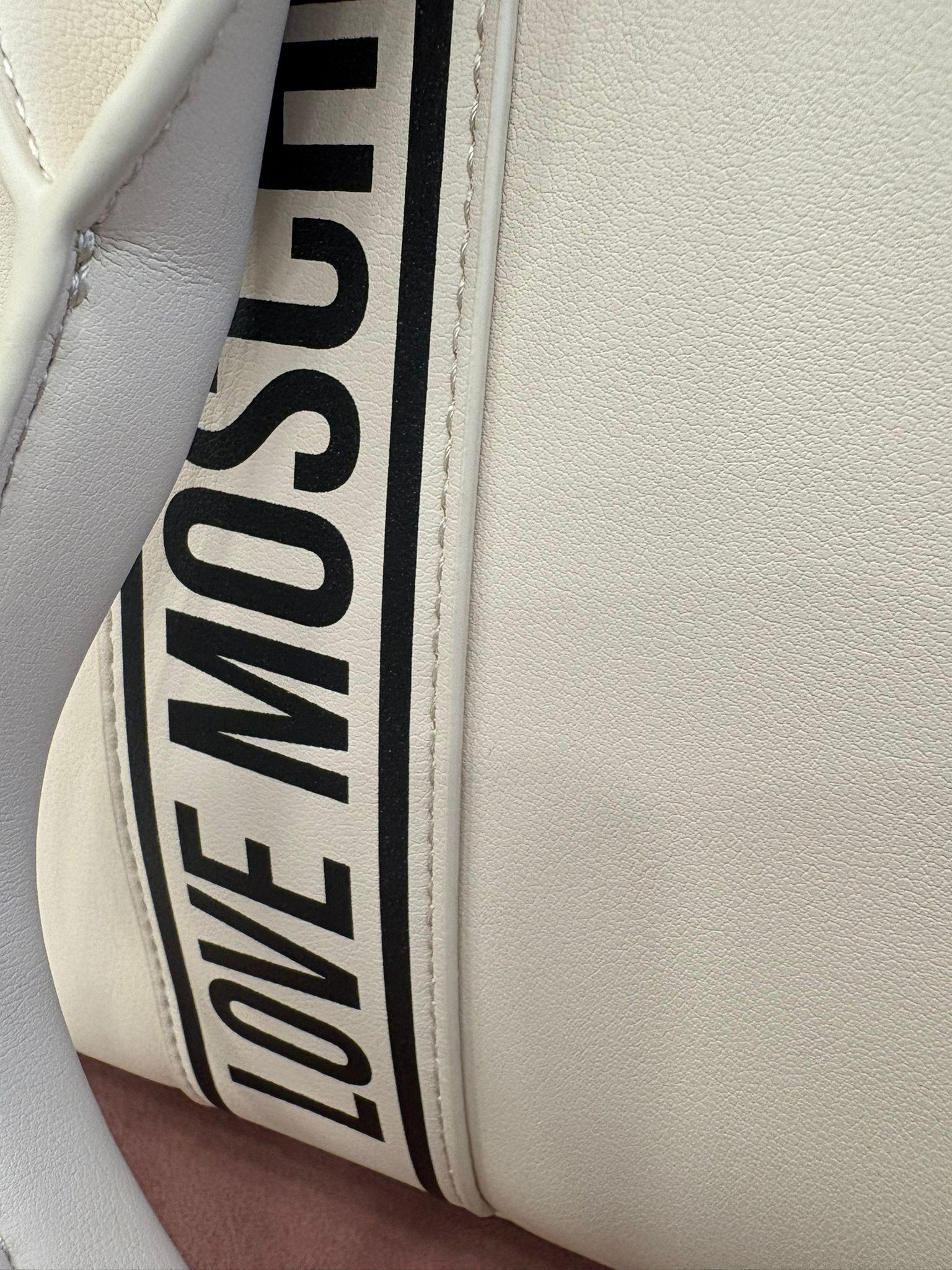 Moschino Borsa Avorio Logata in Nero