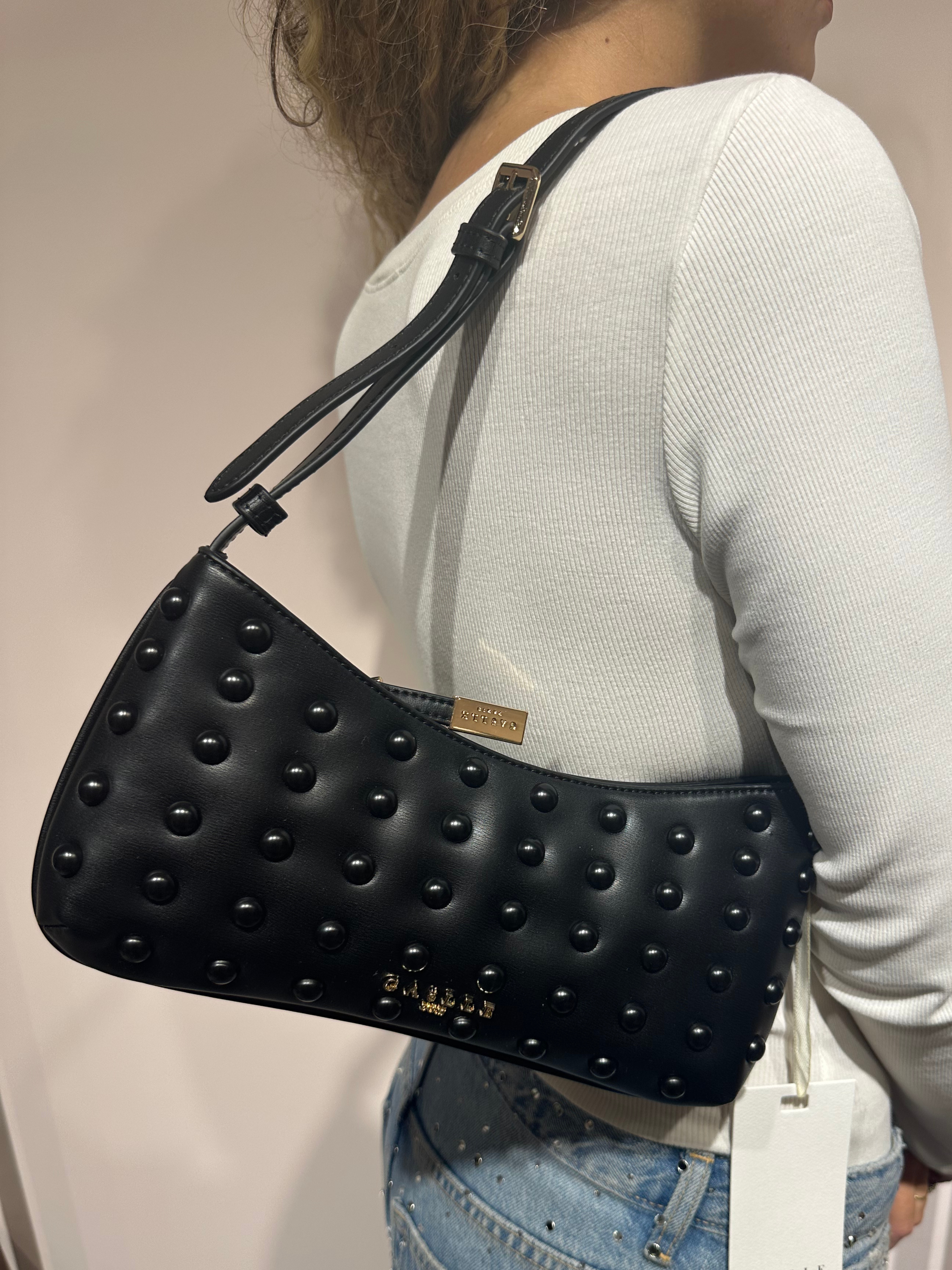 GAELLE BORSA BAGUETTE CON BORCHIE OVALI NERA