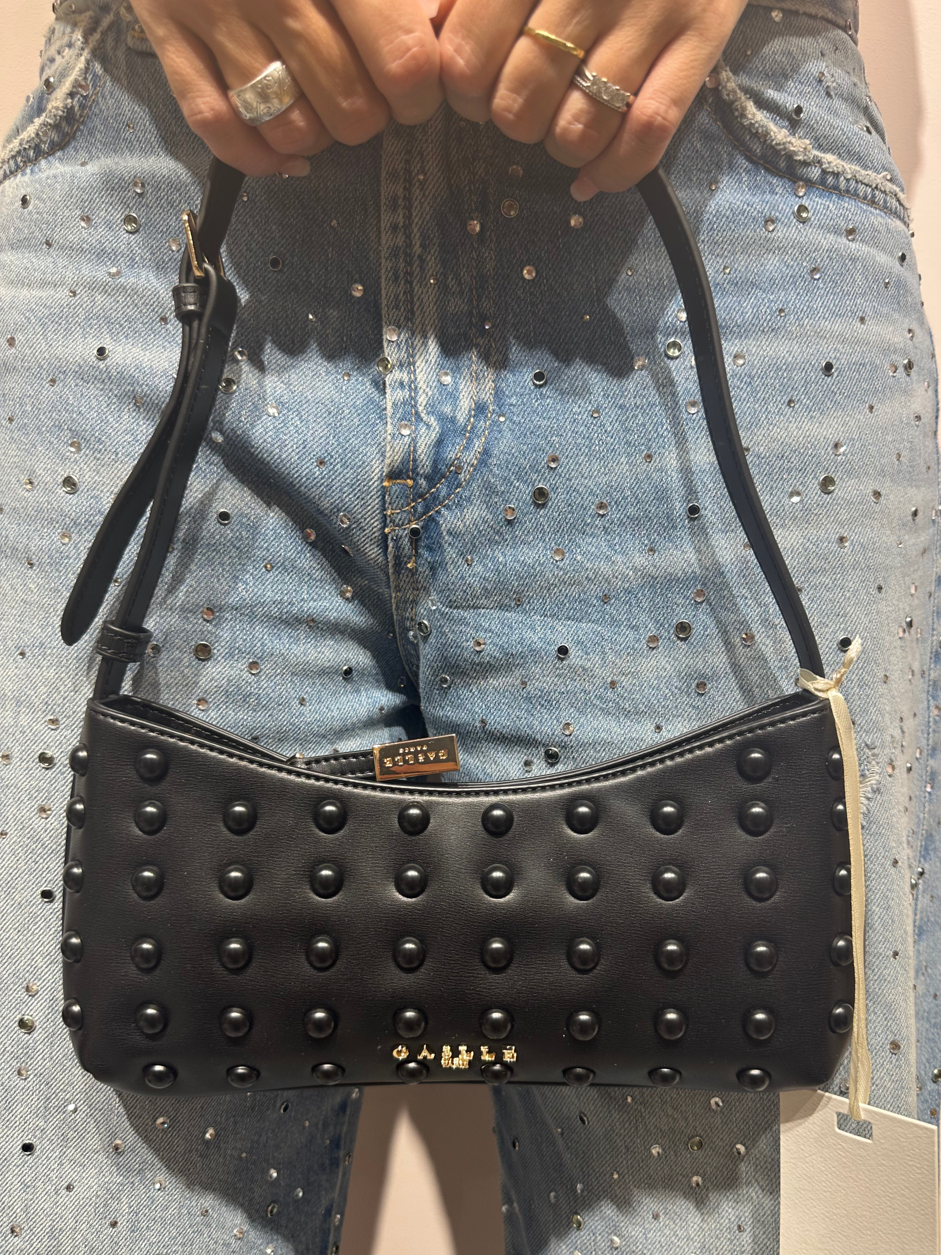 GAELLE BORSA BAGUETTE CON BORCHIE OVALI NERA