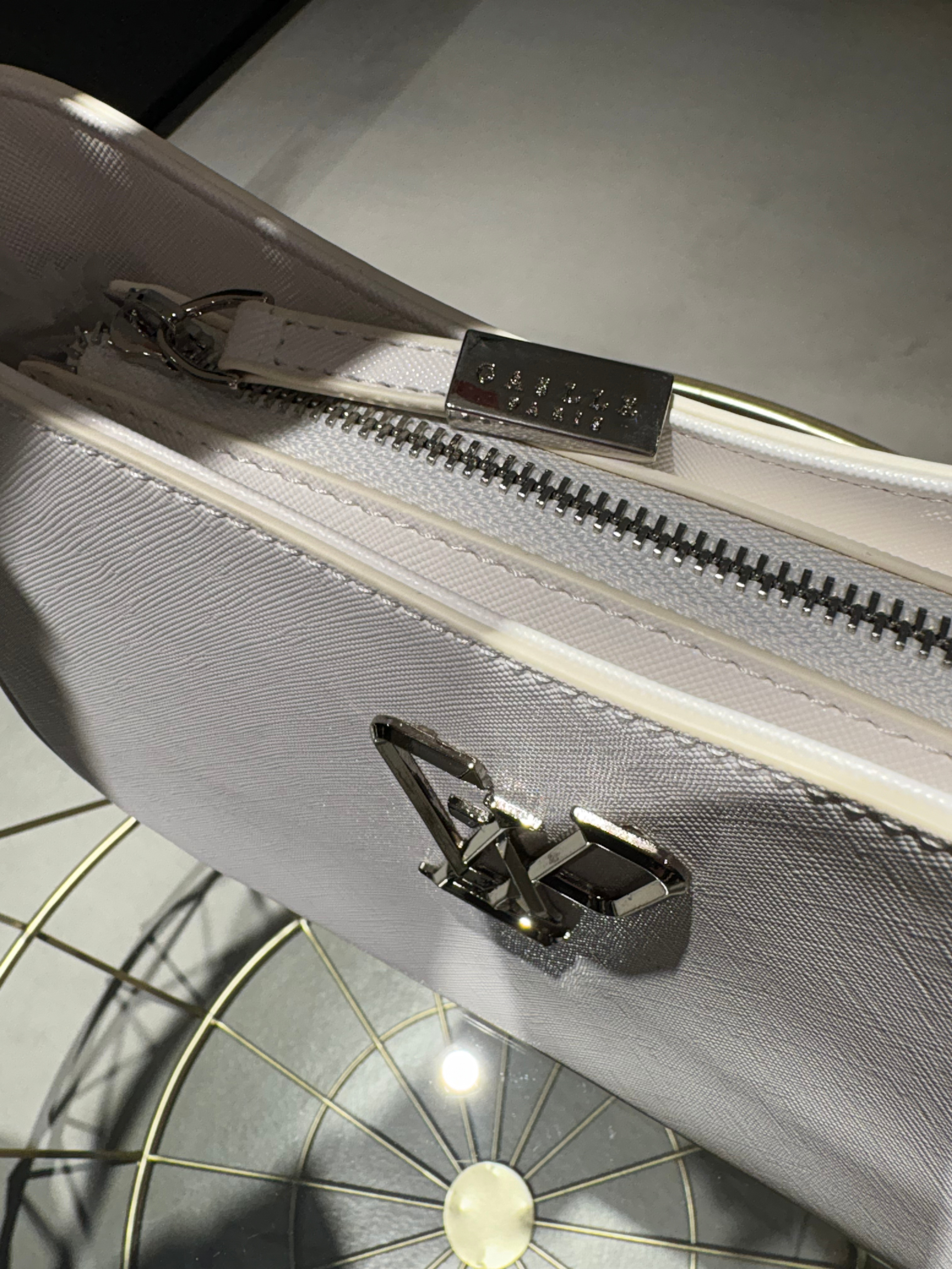 GAELLE REG HOBO BAG SAFFIANO BIANCA