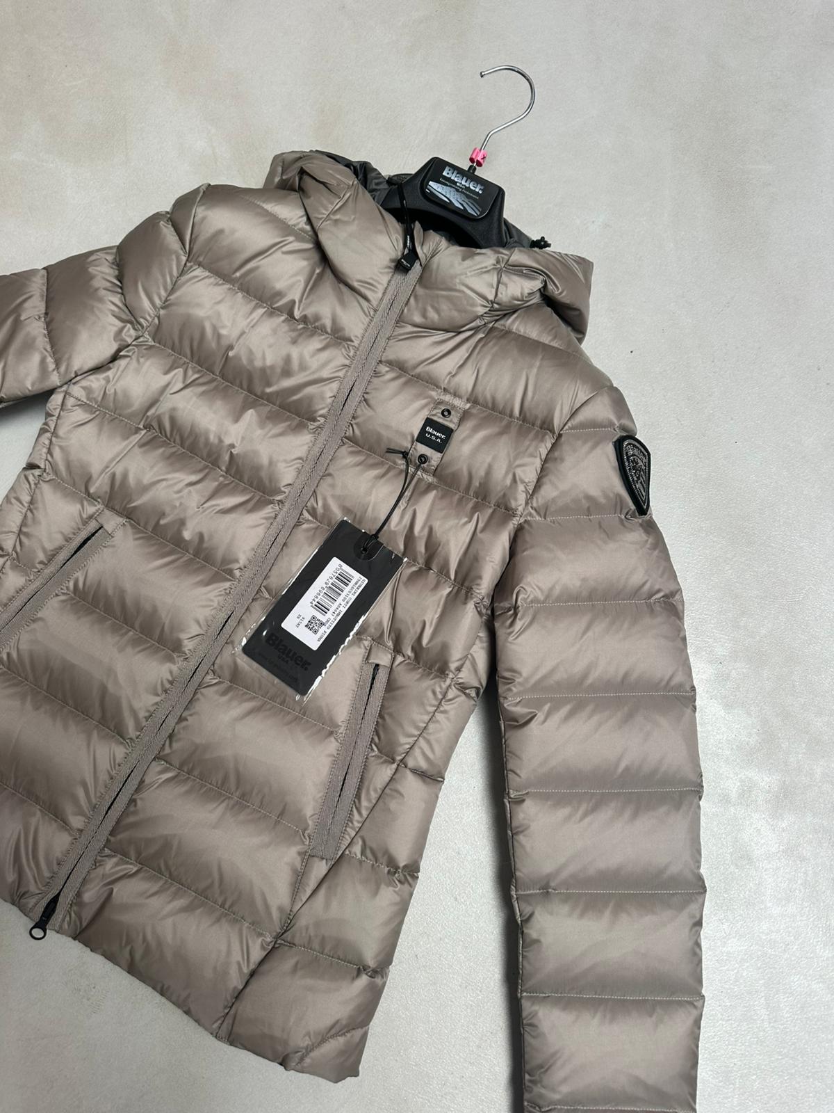 Piumino Blauer Corto con logo sulla spalla