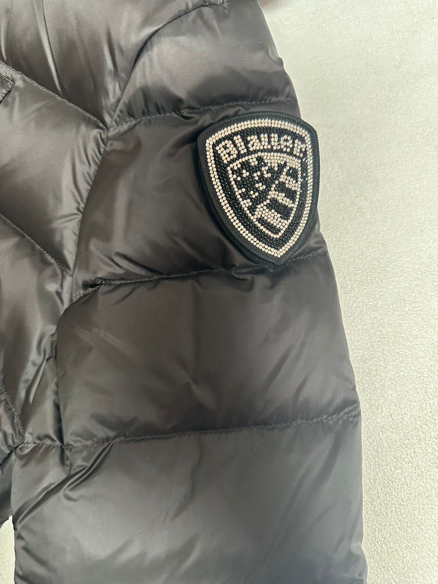 Piumino Blauer Corto con logo sulla spalla