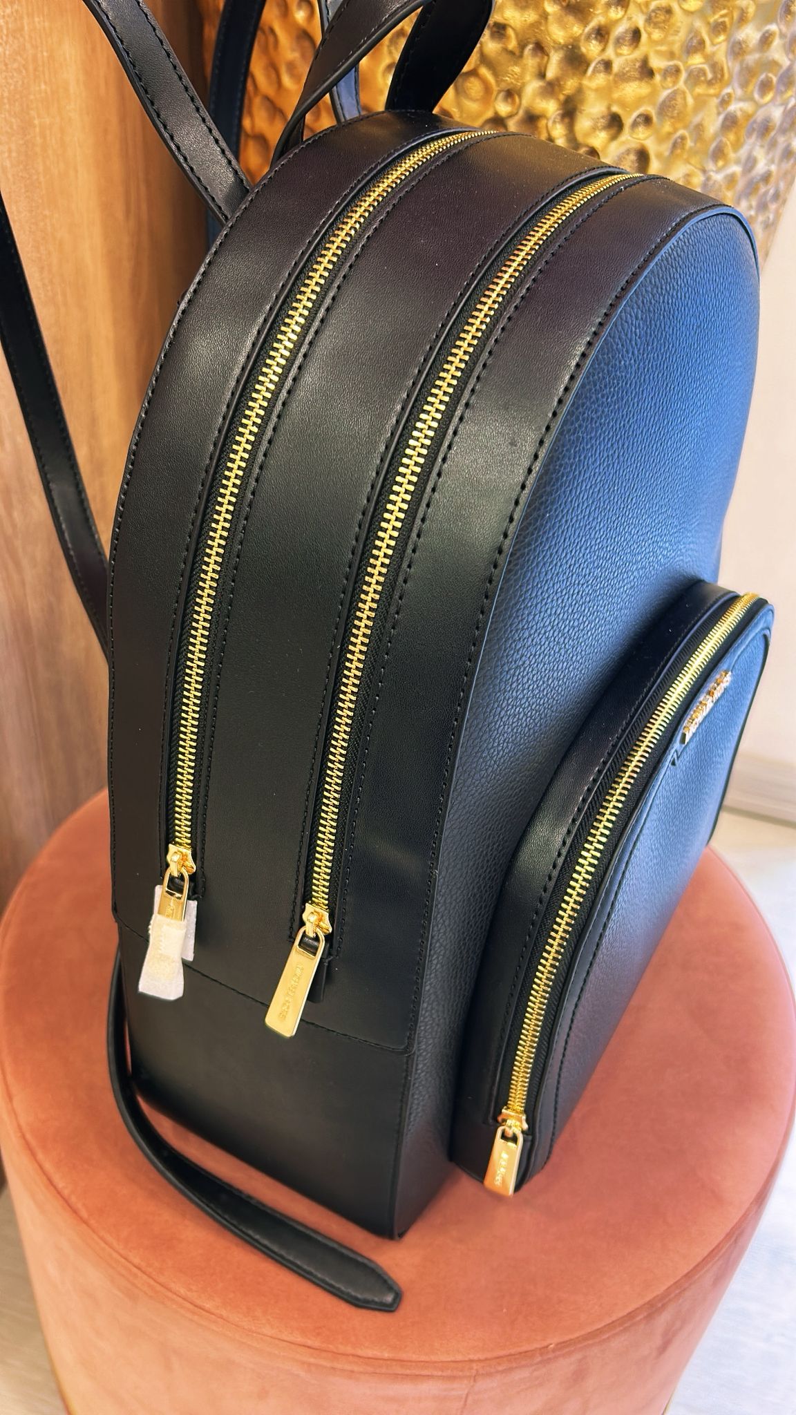 Zainetto Michael Kors con zip oro e logo in oro modello grande