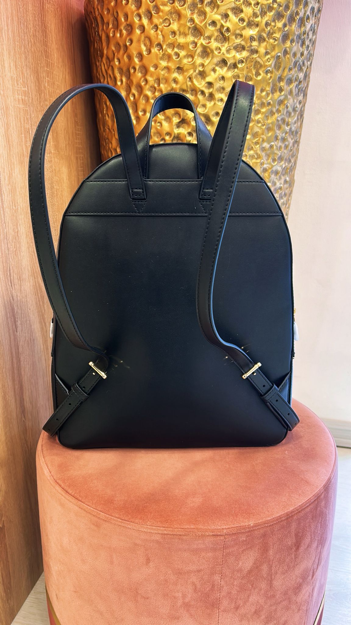 Zainetto Michael Kors con zip oro e logo in oro modello grande