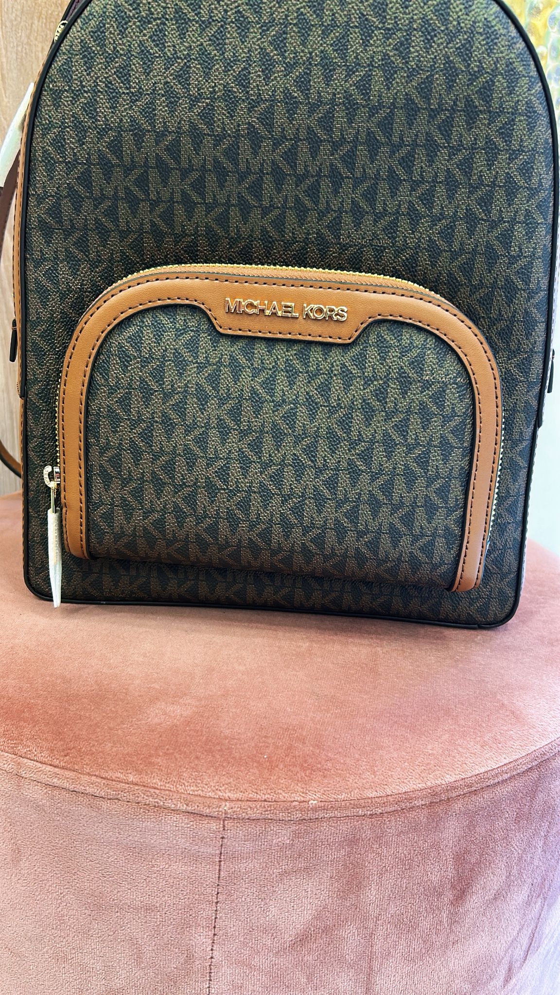 Zainetto Michael Kors con doppia zip oro e logo in oro