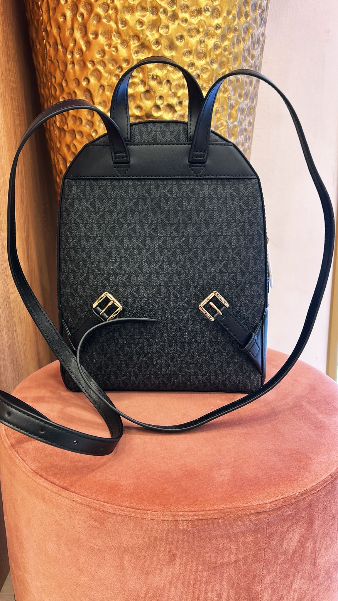 Zainetto Michael Kors con doppia zip oro e logo in oro