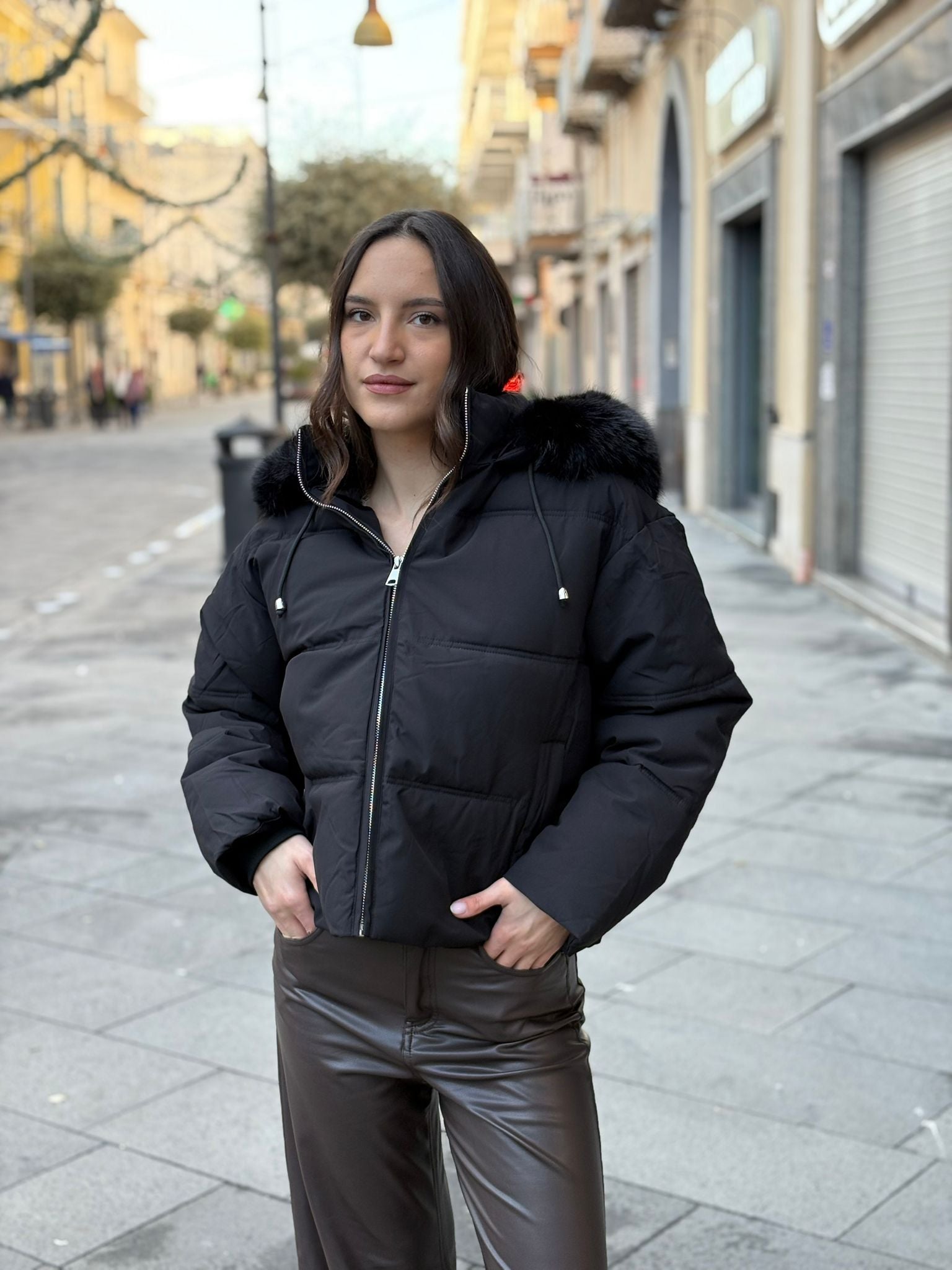 Piumino Flammode corto con cappuccio in pelliccia