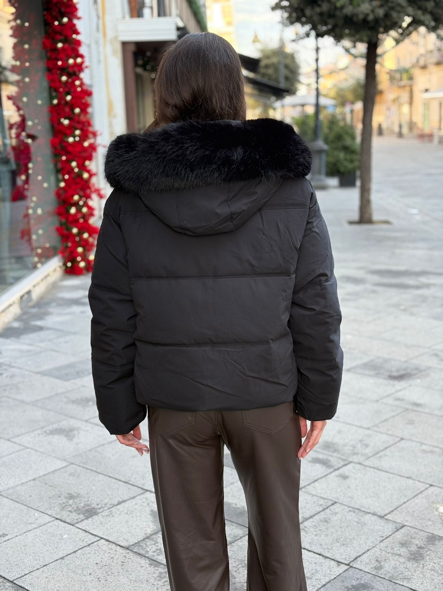 Piumino Flammode corto con cappuccio in pelliccia