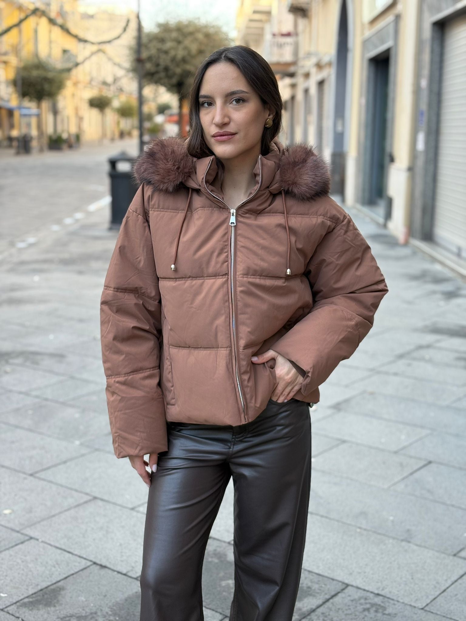 Piumino Flammode corto con cappuccio in pelliccia