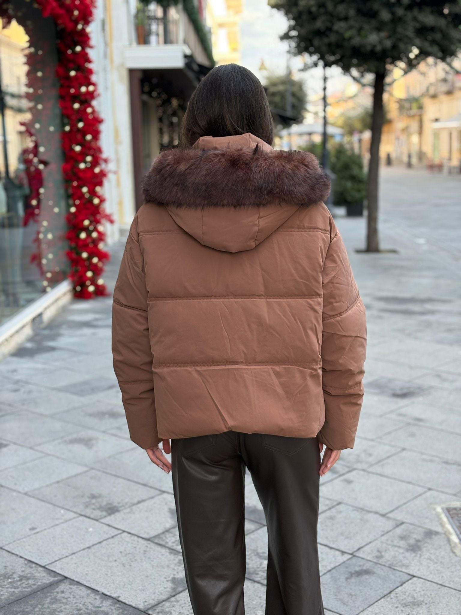 Piumino Flammode corto con cappuccio in pelliccia