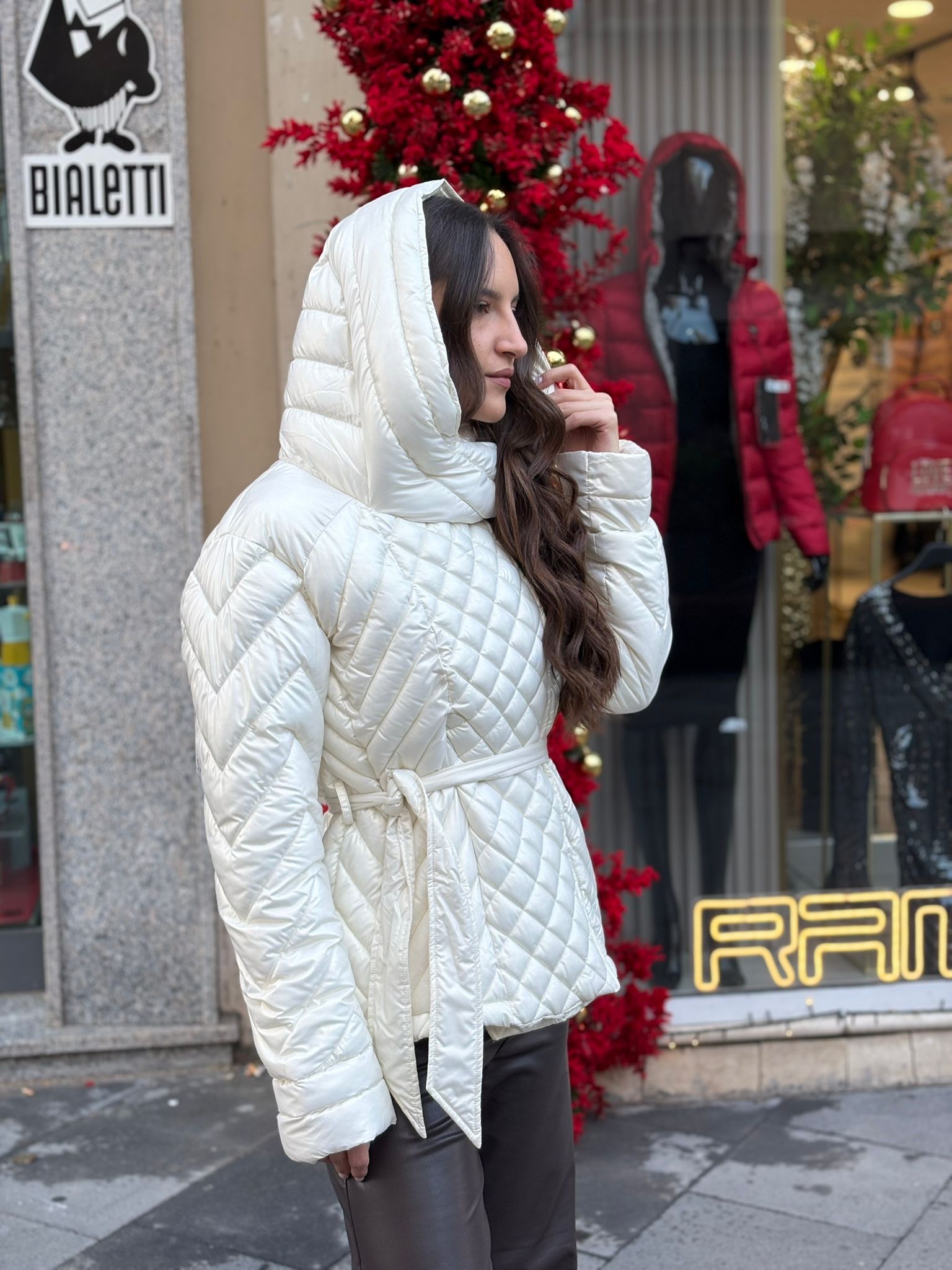 Piumino  Romeo Gigli Bianco Corto con Cintura