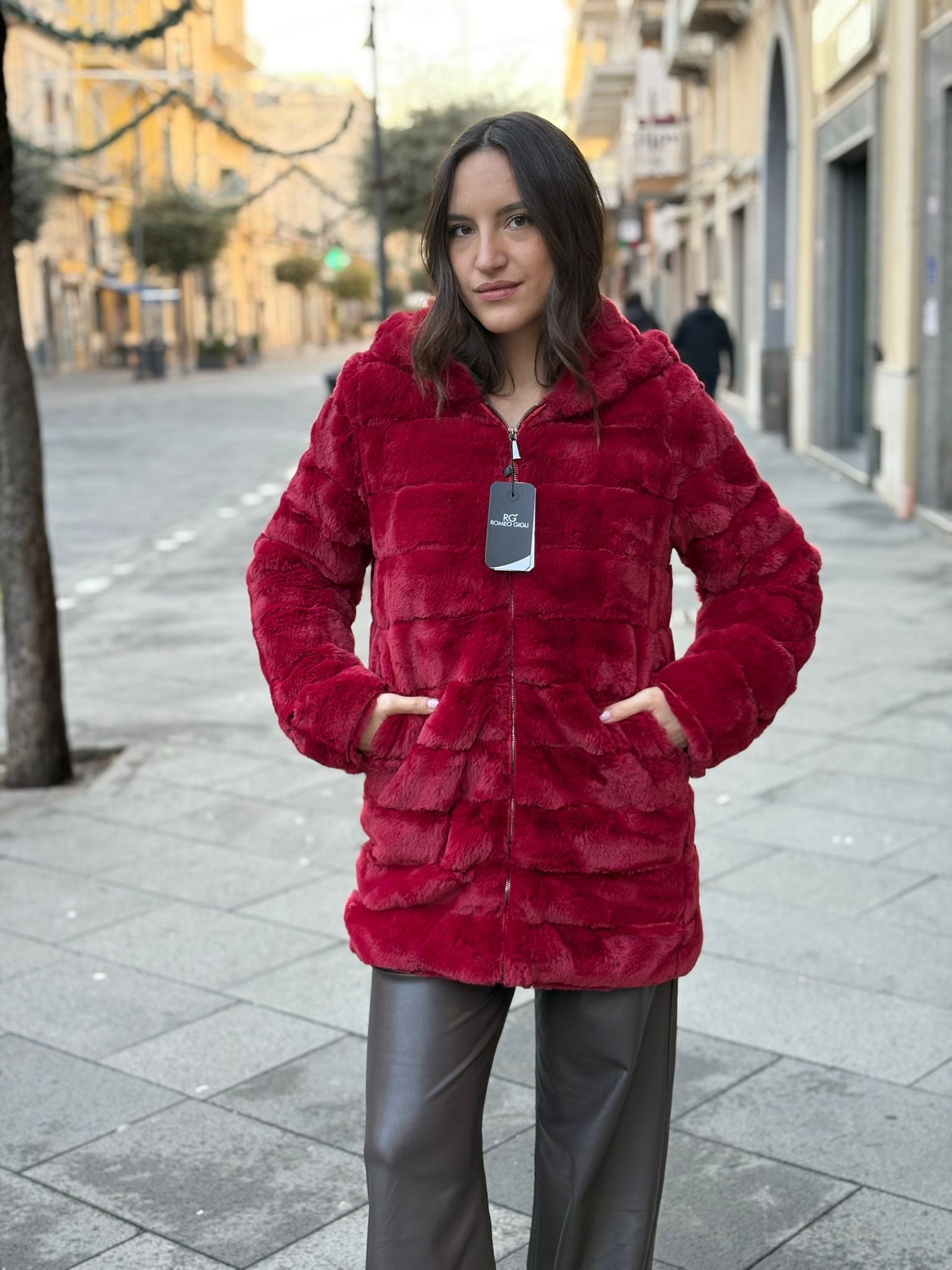Pelliccia Romeo Gigli con zip e cappuccio lunga