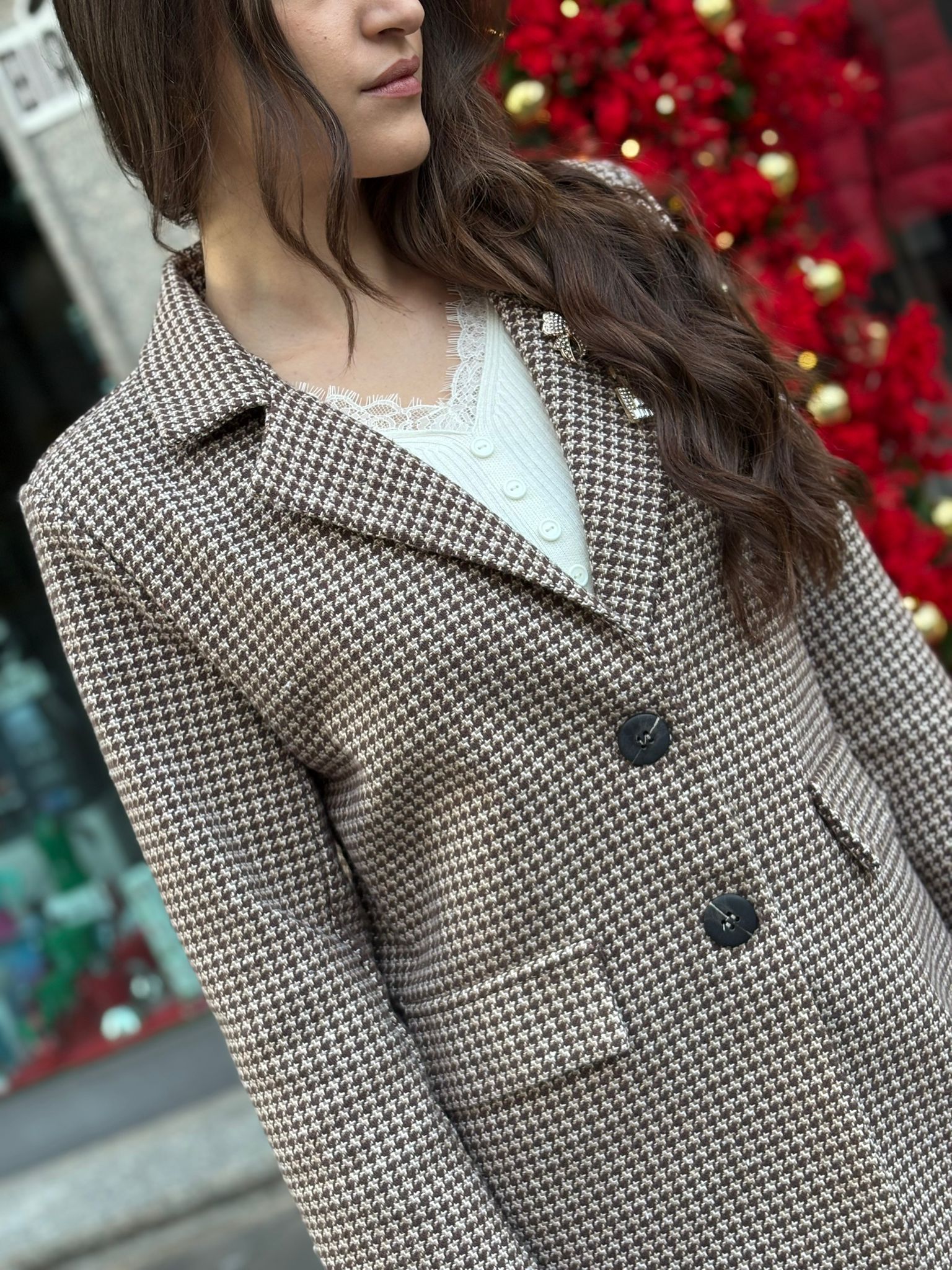 Giacca Blooma modello over con tasche e dettaglio con spille luminose