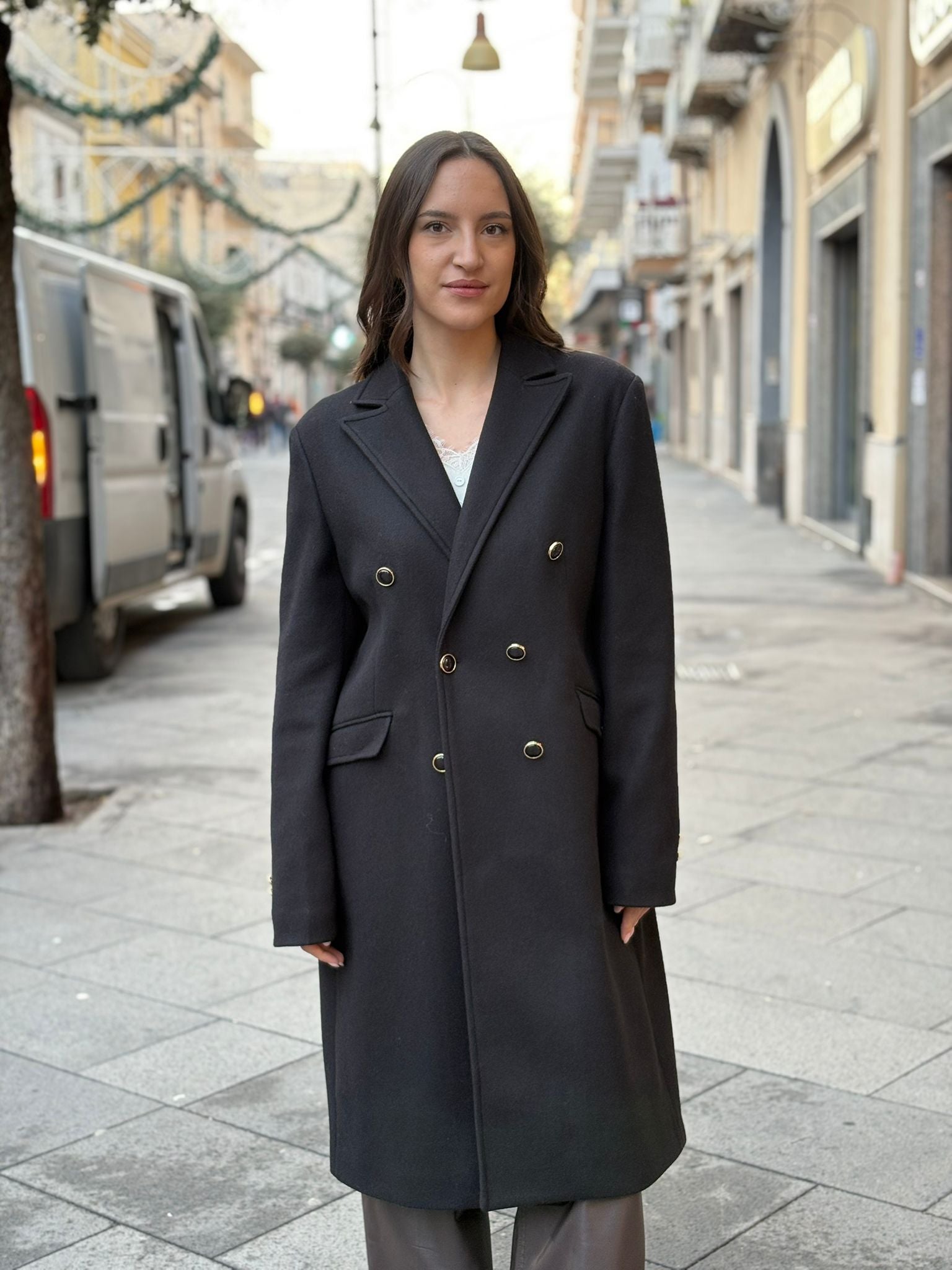 Cappotto Rama lungo con bottoni e tasche