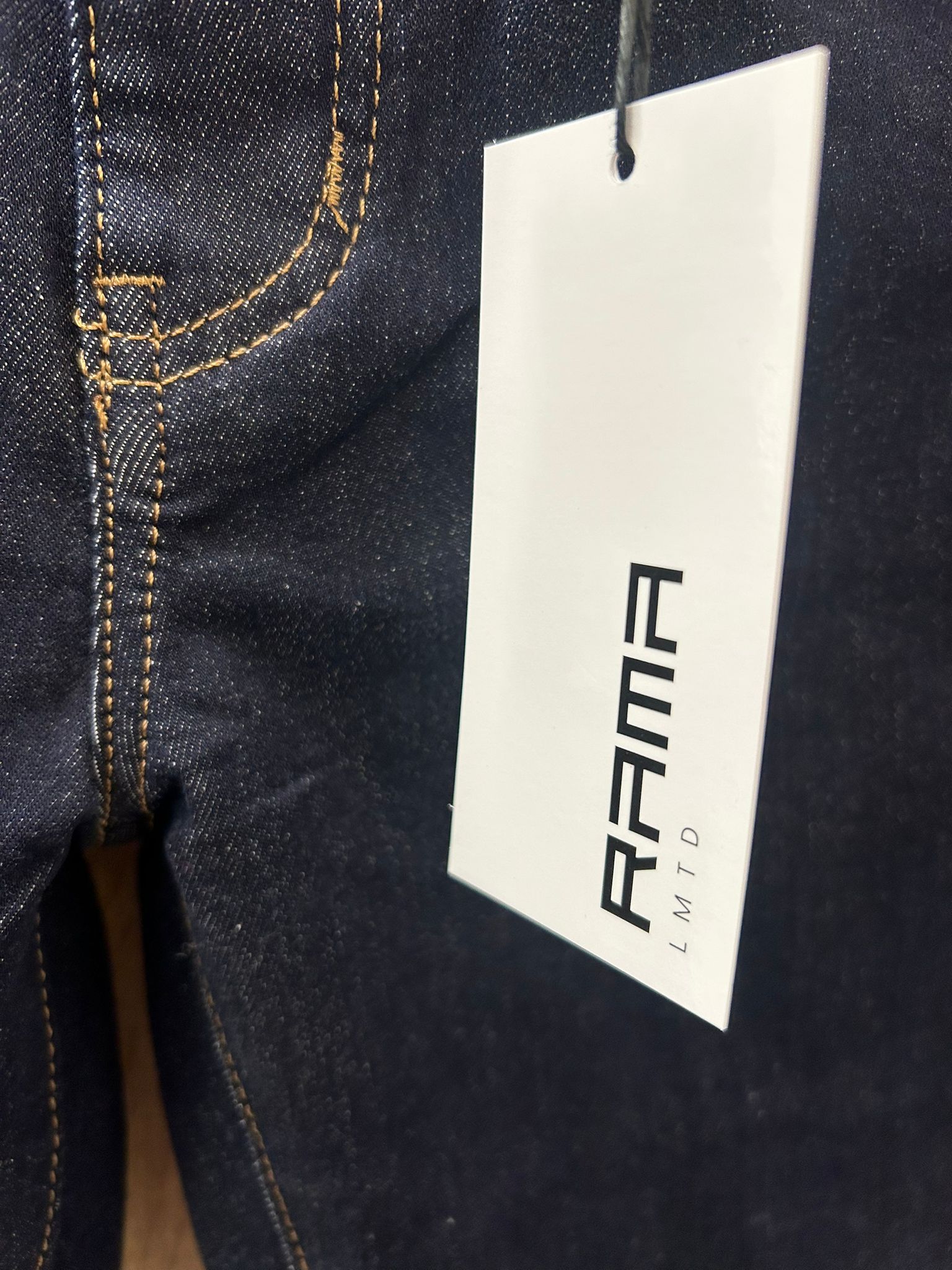 Jeans Rama lavaggio scuro modello a zampa