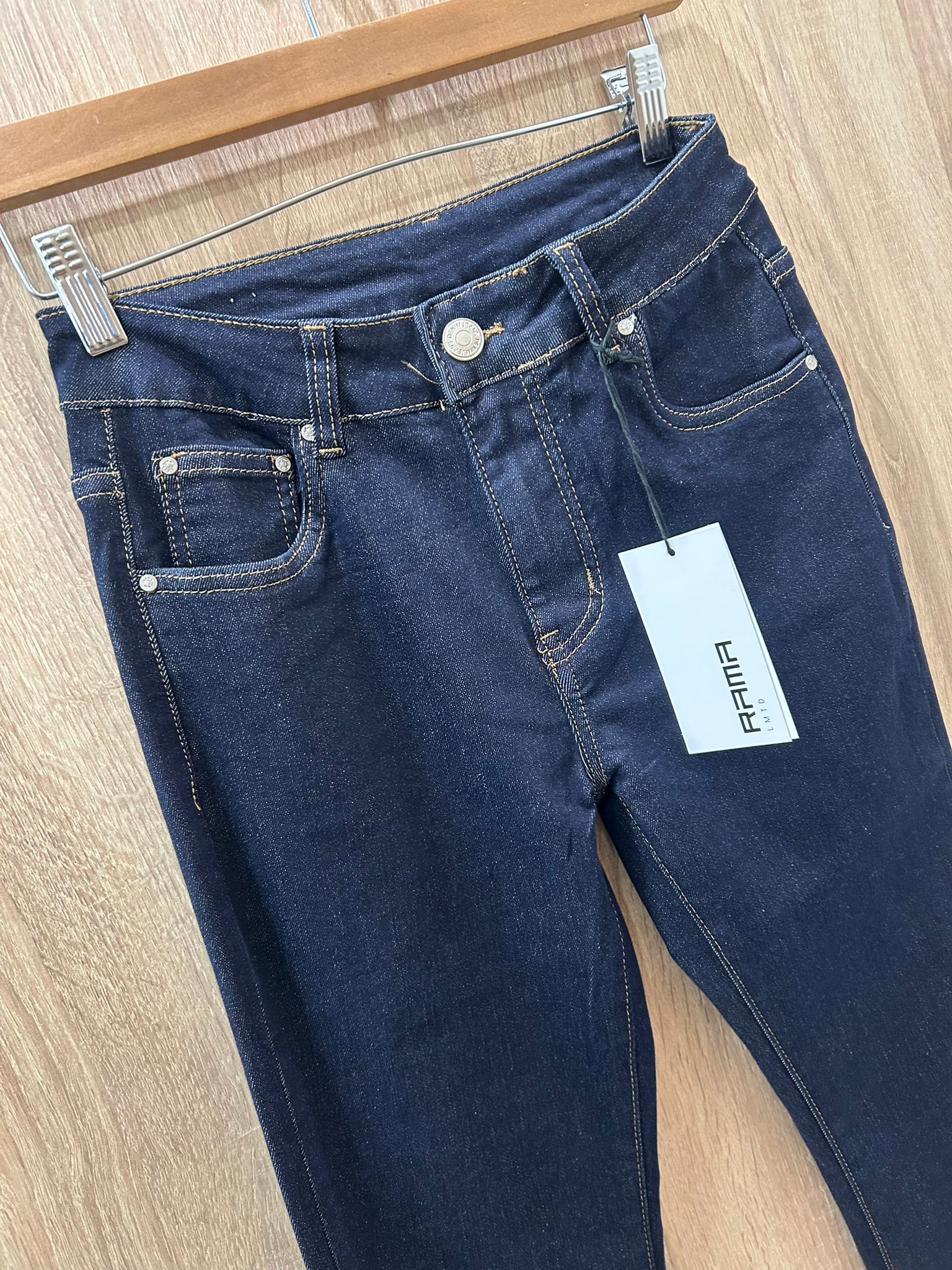 Jeans Rama lavaggio scuro modello a zampa