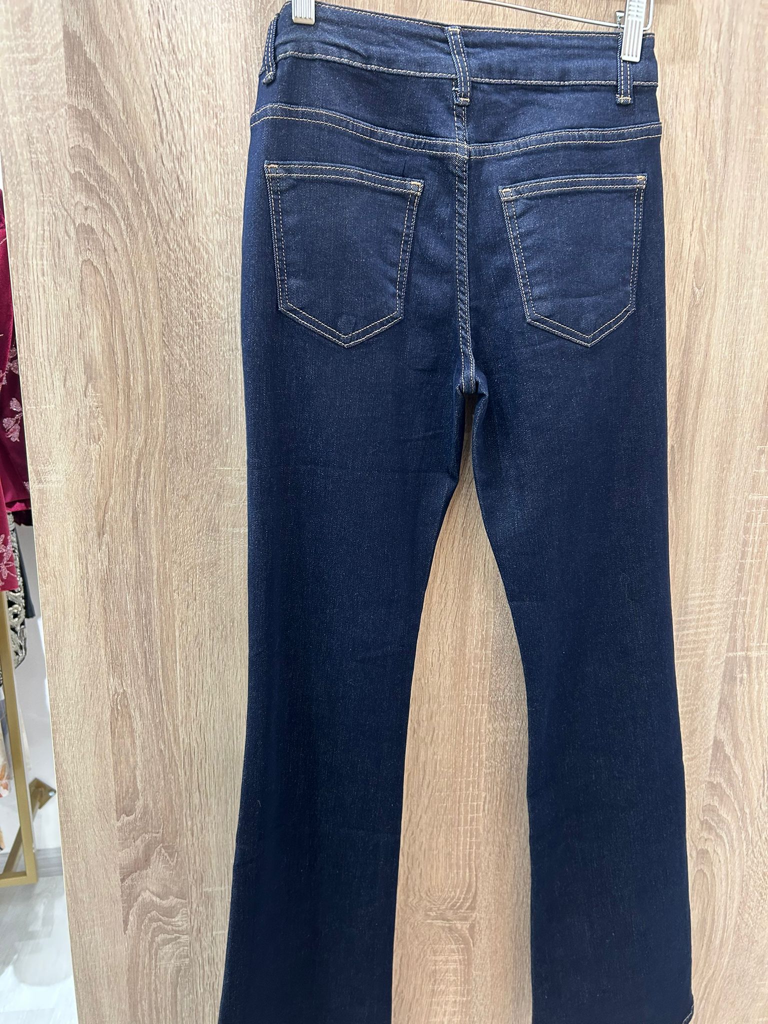 Jeans Rama lavaggio scuro modello a zampa
