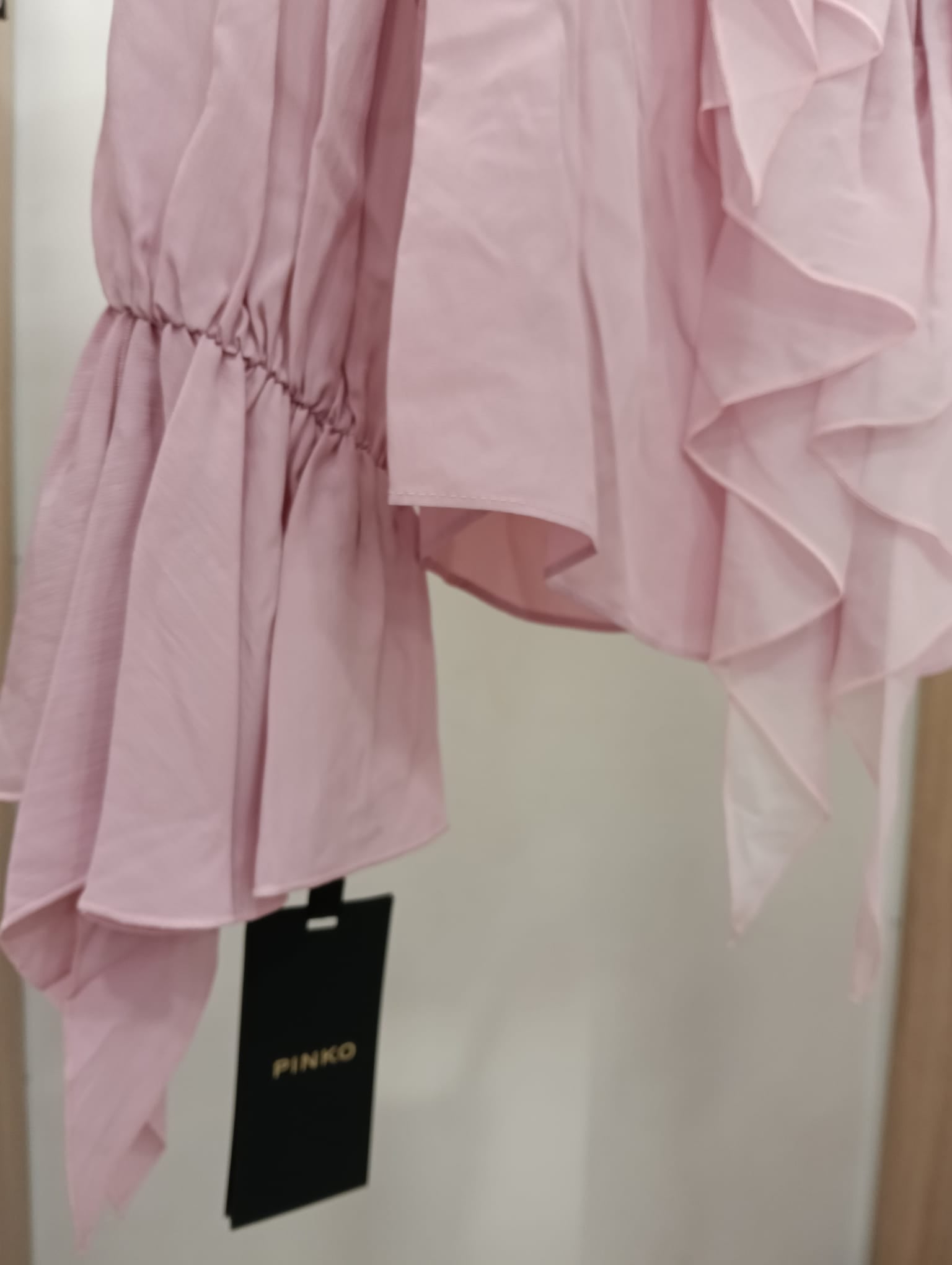 Camicia Pinko elegante con rouche